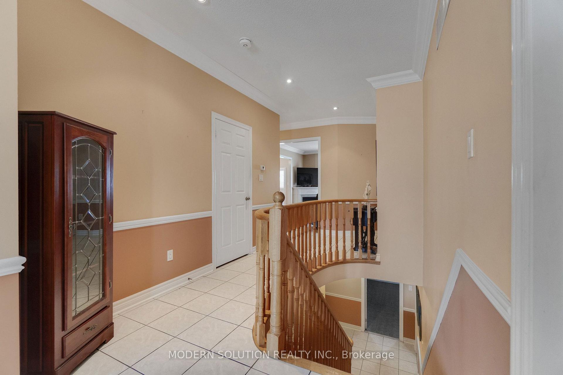 Photo 9 of 53 Ellwood Drive W, Caledon, Bolton West — HOMEH