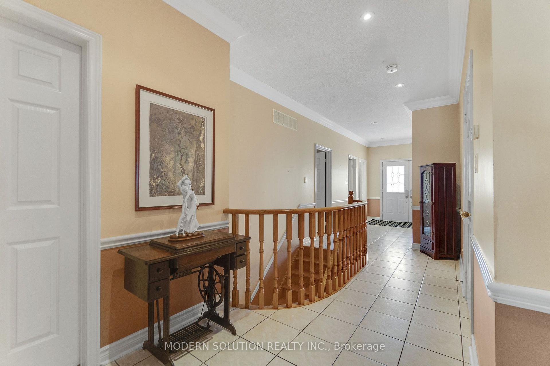 Photo 10 of 53 Ellwood Drive W, Caledon, Bolton West — HOMEH