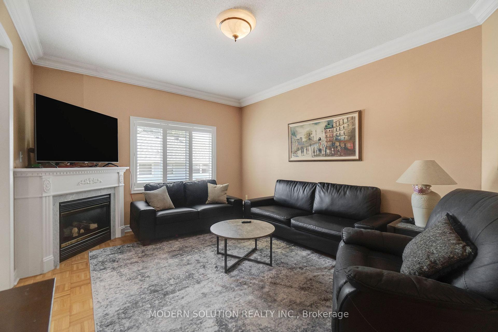 Photo 11 of 53 Ellwood Drive W, Caledon, Bolton West — HOMEH