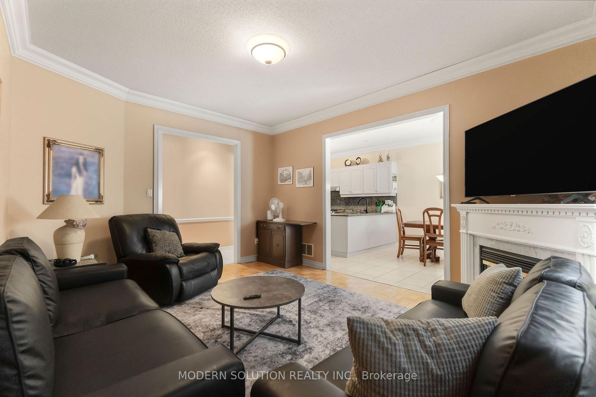 Photo 13 of 53 Ellwood Drive W, Caledon, Bolton West — HOMEH
