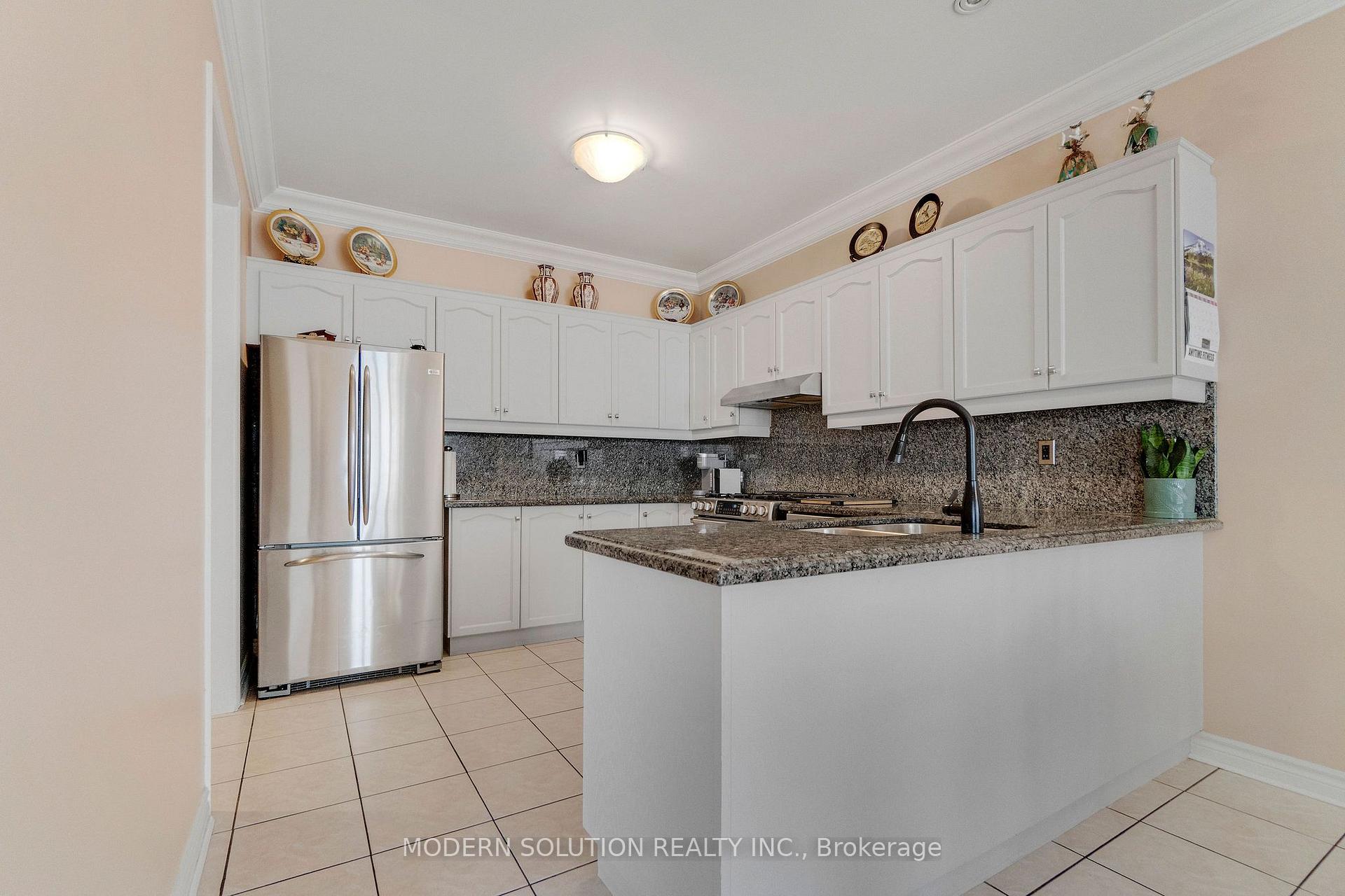 Photo 15 of 53 Ellwood Drive W, Caledon, Bolton West — HOMEH