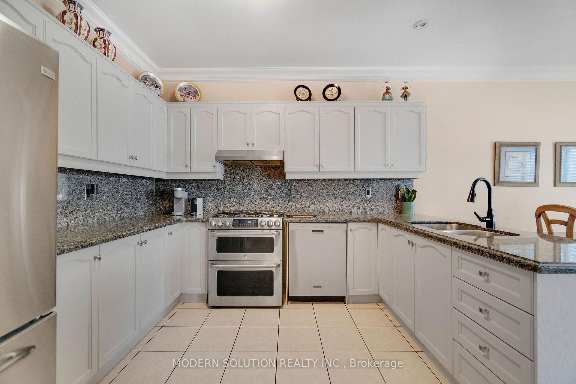 Photo 16 of 53 Ellwood Drive W, Caledon, Bolton West — HOMEH