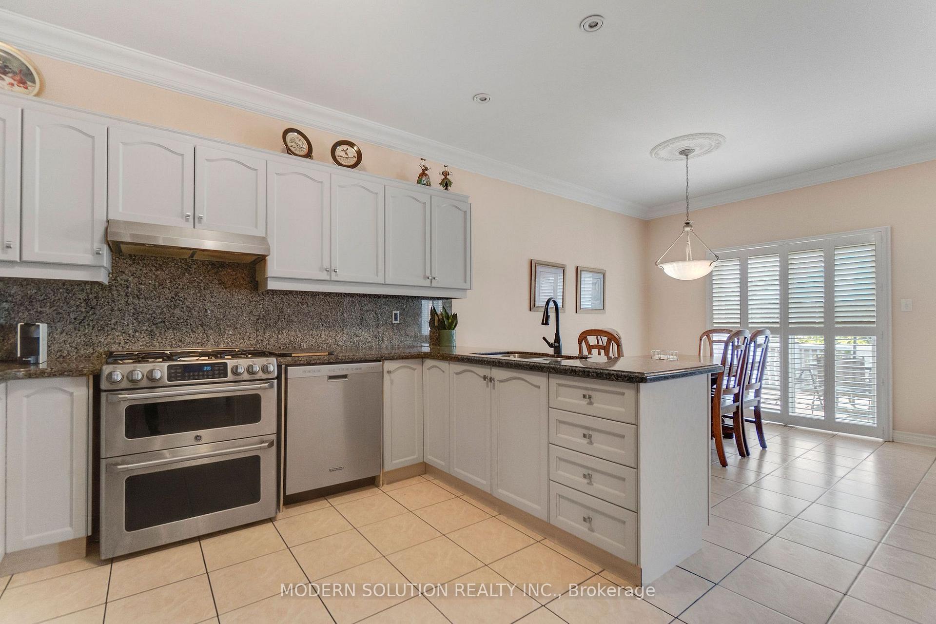 Photo 17 of 53 Ellwood Drive W, Caledon, Bolton West — HOMEH