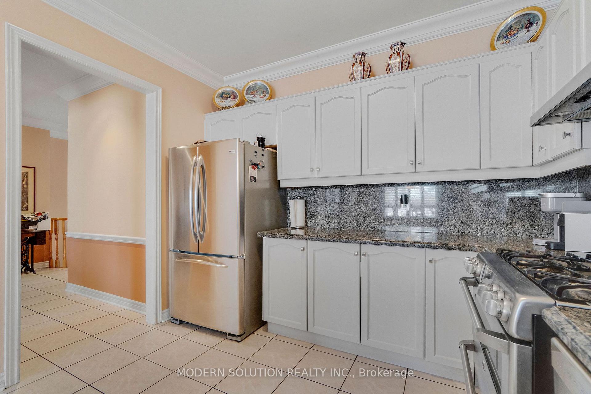 Photo 18 of 53 Ellwood Drive W, Caledon, Bolton West — HOMEH