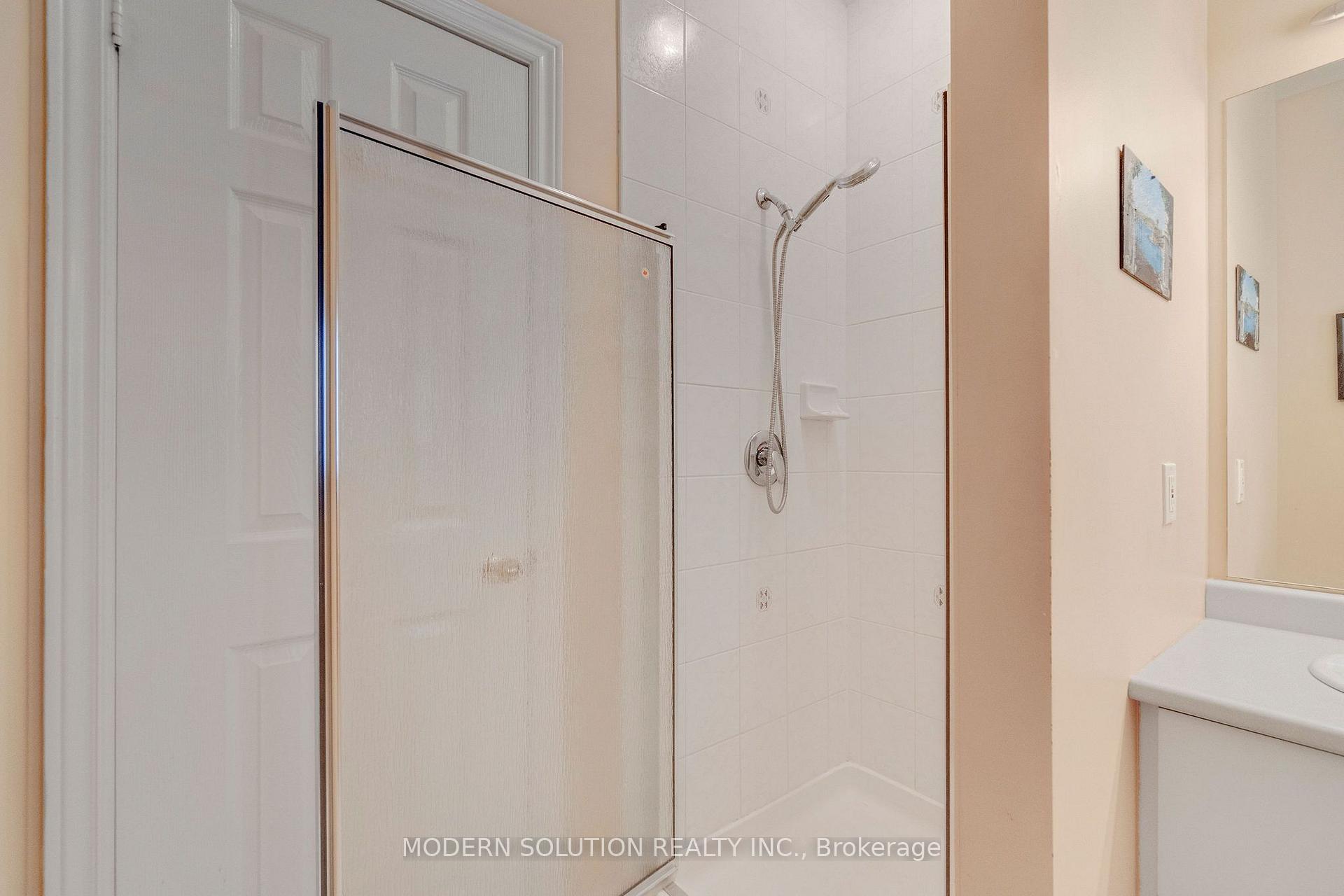 Photo 24 of 53 Ellwood Drive W, Caledon, Bolton West — HOMEH