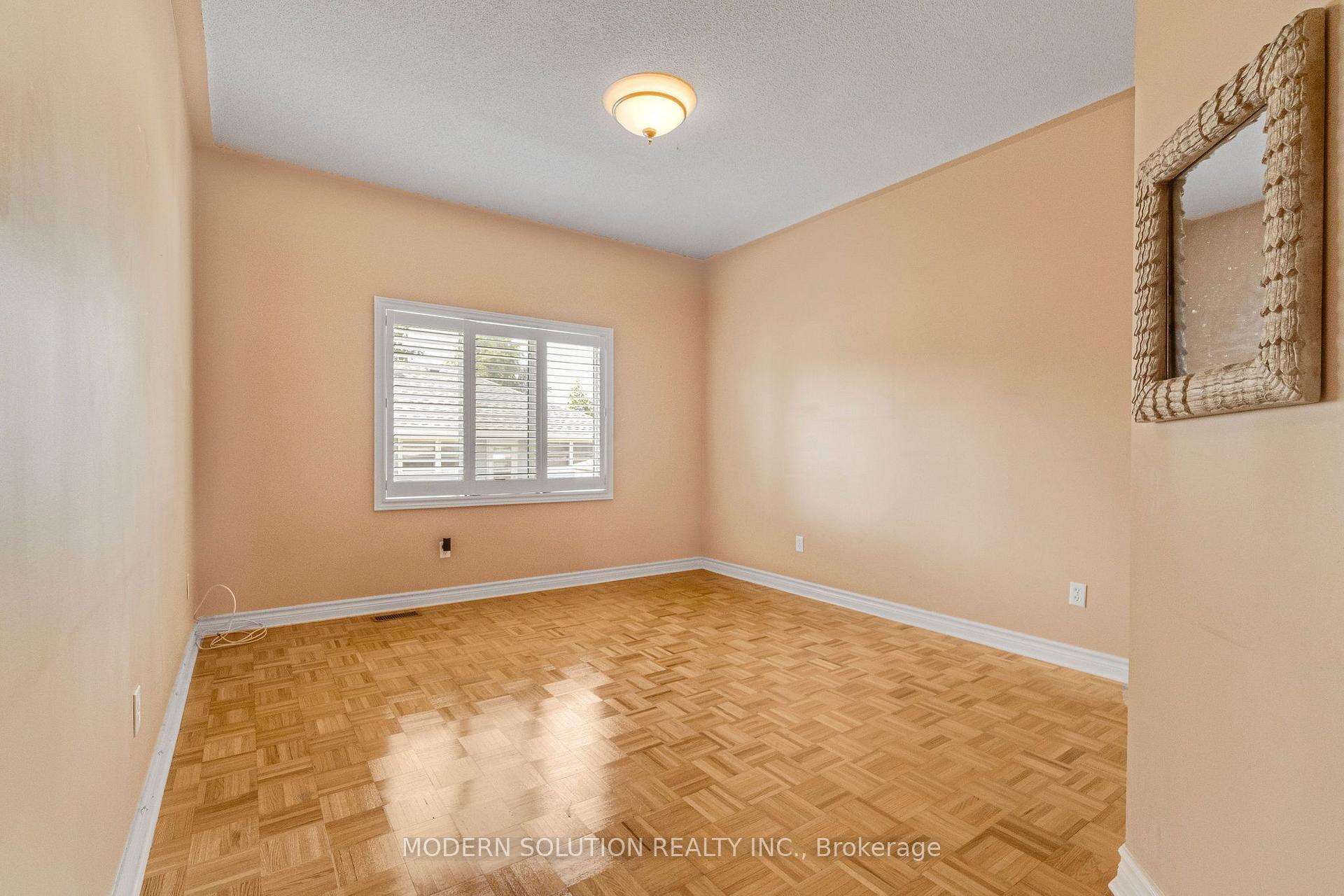 Photo 25 of 53 Ellwood Drive W, Caledon, Bolton West — HOMEH