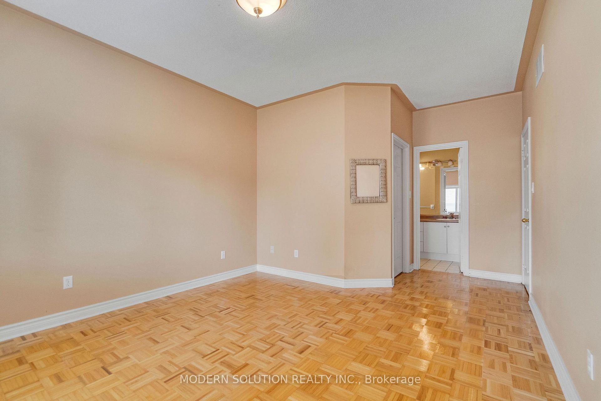Photo 26 of 53 Ellwood Drive W, Caledon, Bolton West — HOMEH