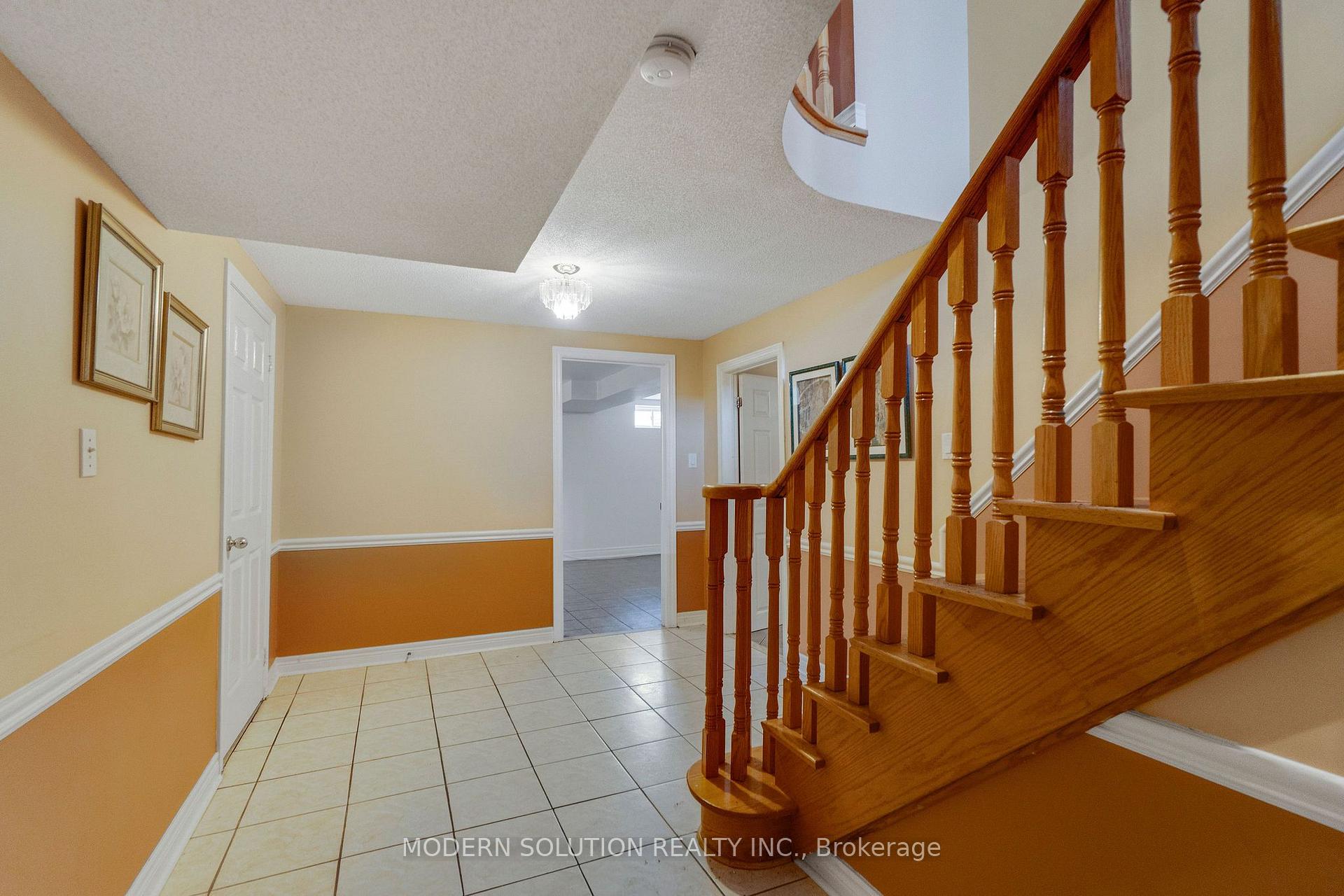 Photo 29 of 53 Ellwood Drive W, Caledon, Bolton West — HOMEH