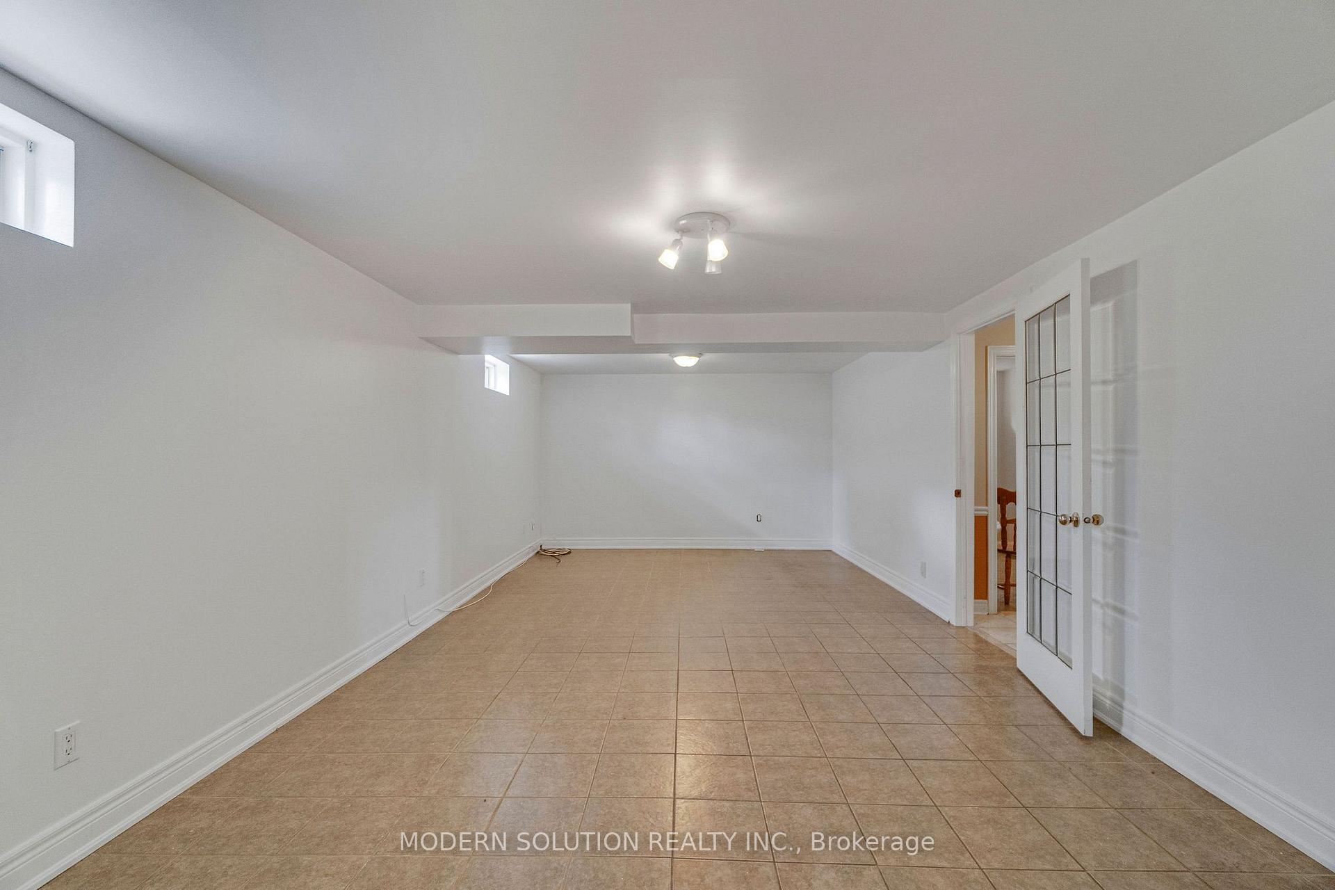 Photo 31 of 53 Ellwood Drive W, Caledon, Bolton West — HOMEH