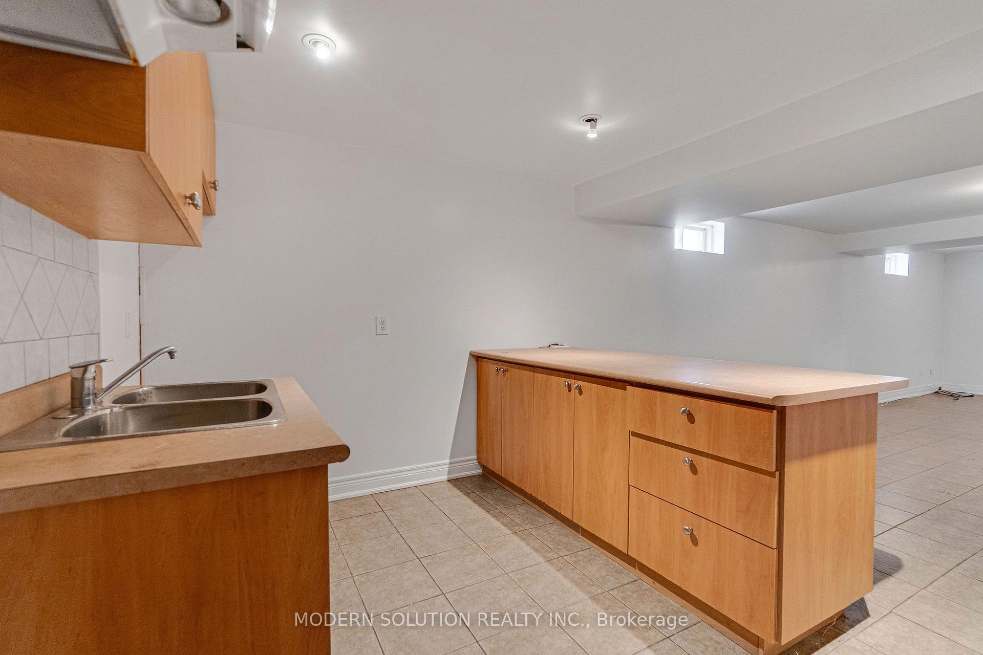Photo 33 of 53 Ellwood Drive W, Caledon, Bolton West — HOMEH