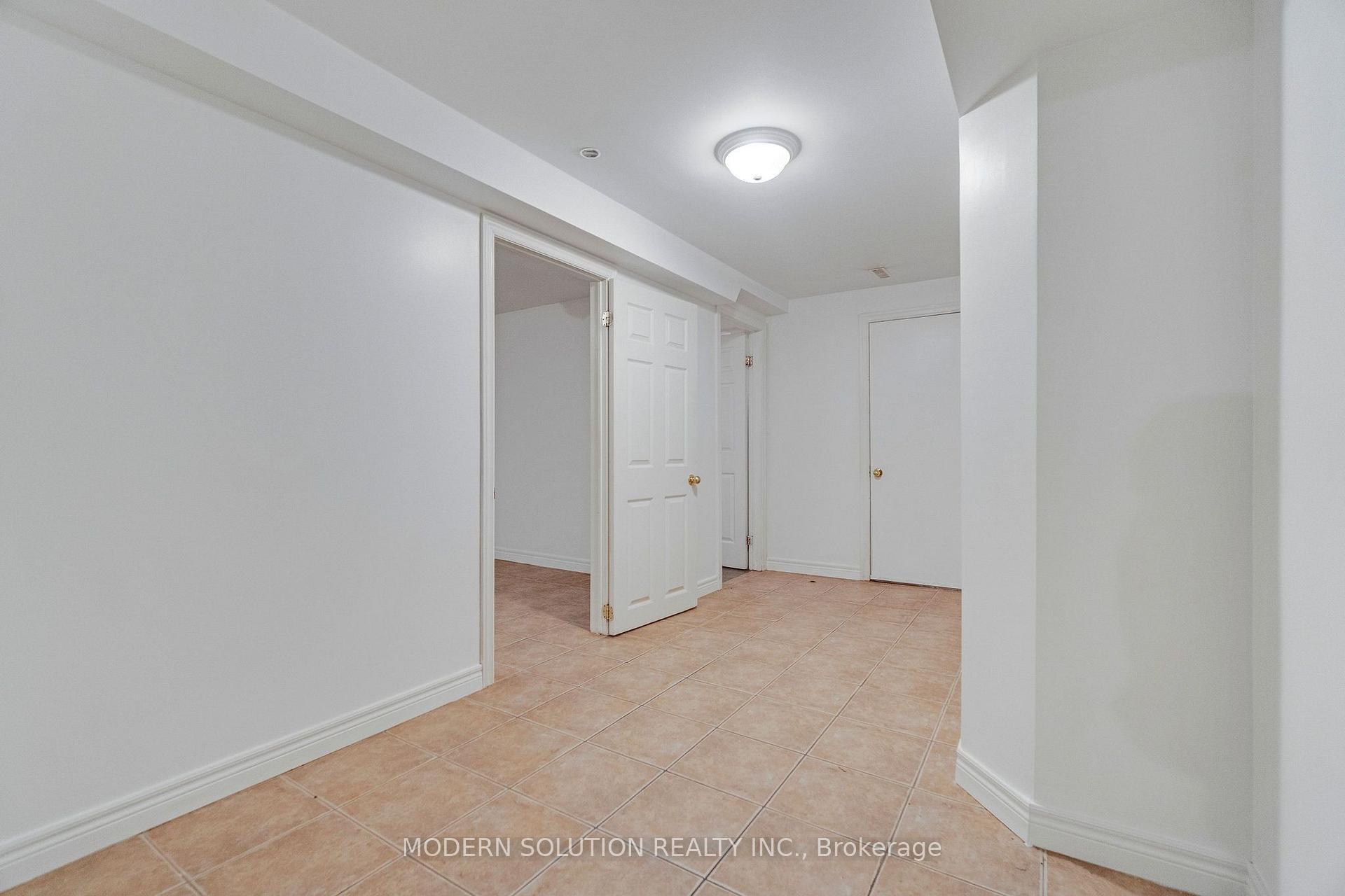 Photo 36 of 53 Ellwood Drive W, Caledon, Bolton West — HOMEH