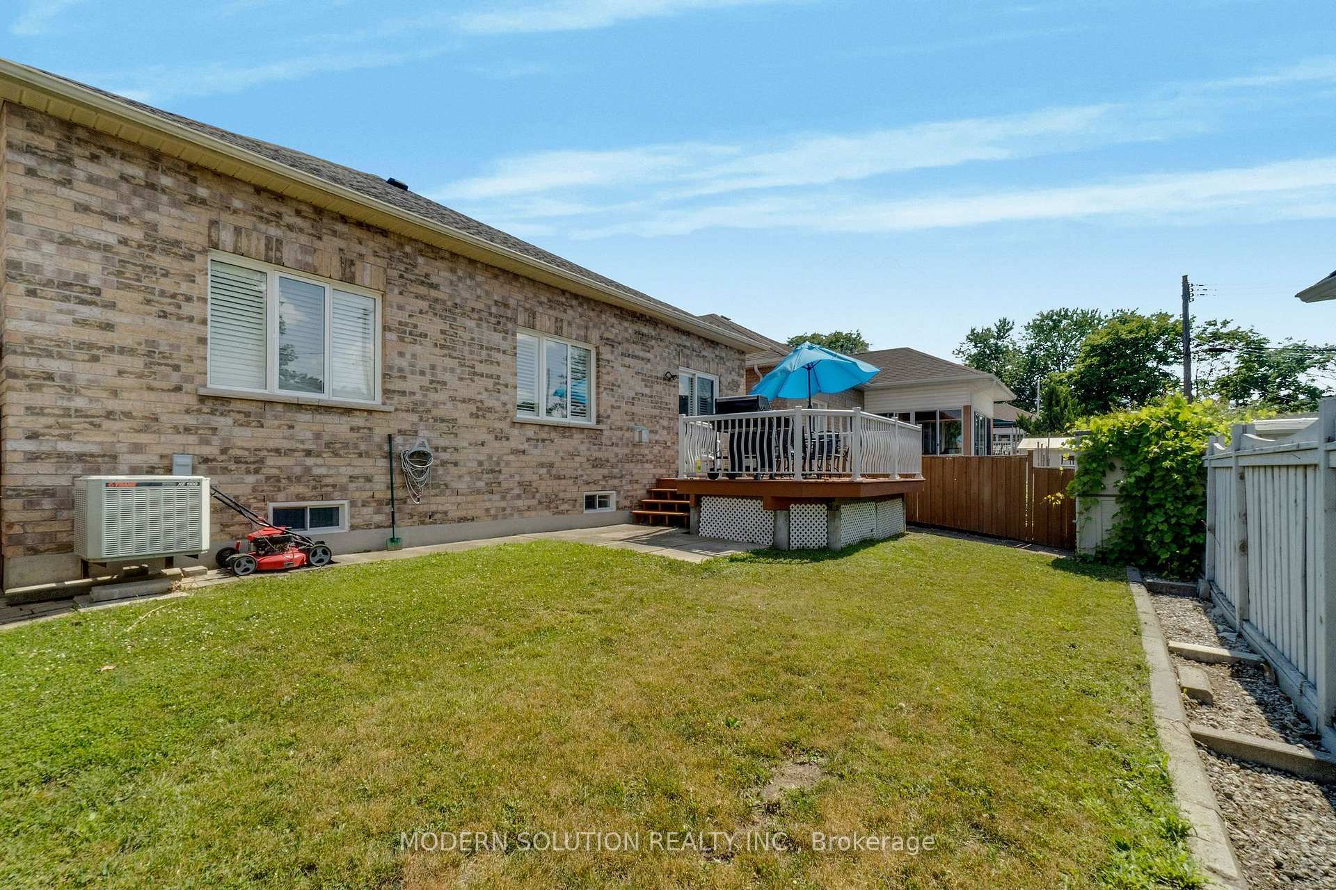 Photo 43 of 53 Ellwood Drive W, Caledon, Bolton West — HOMEH