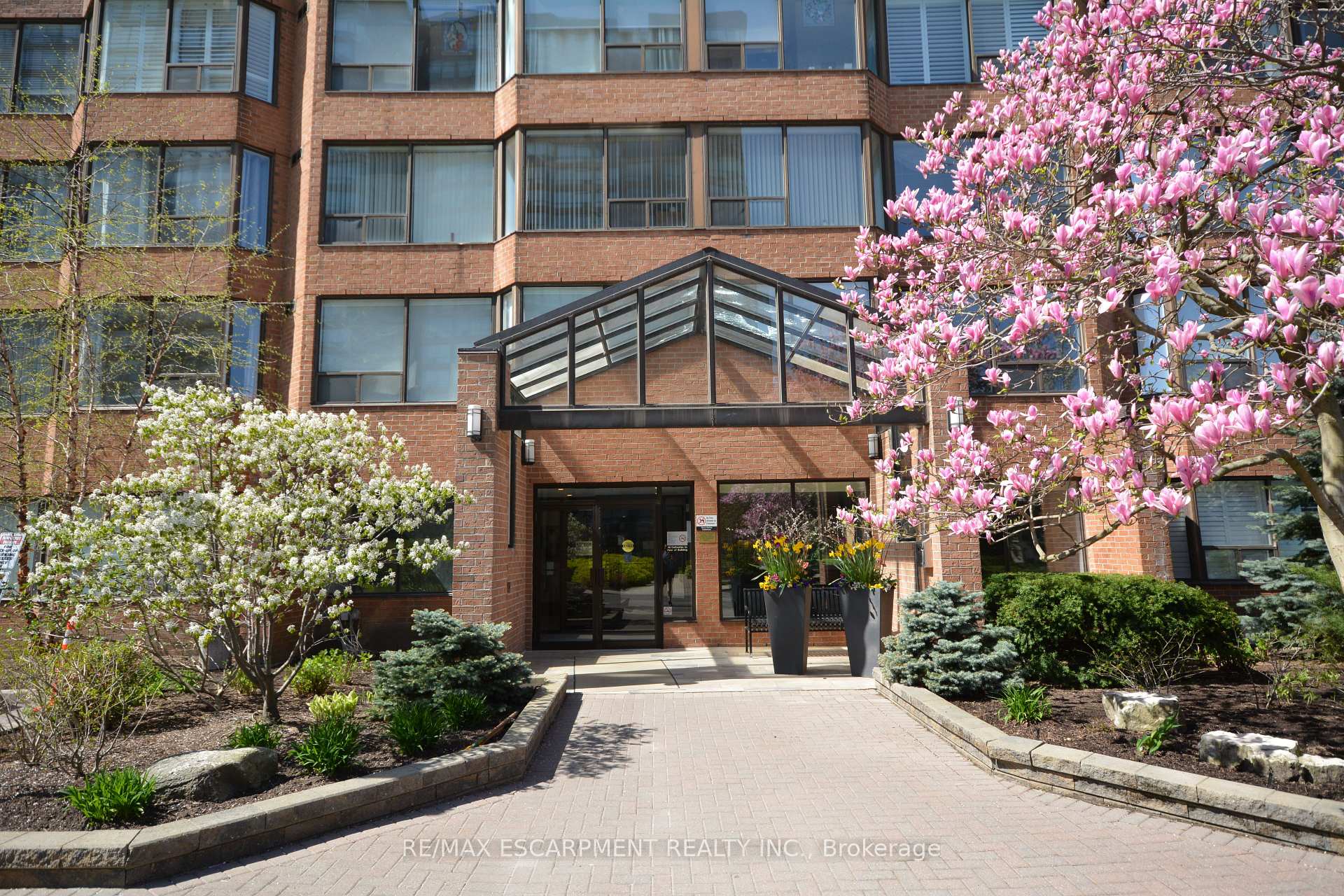Photo 3 of Unit 103, 1270 Maple Crossing Boulevard E, Burlington, Brant — HOMEH