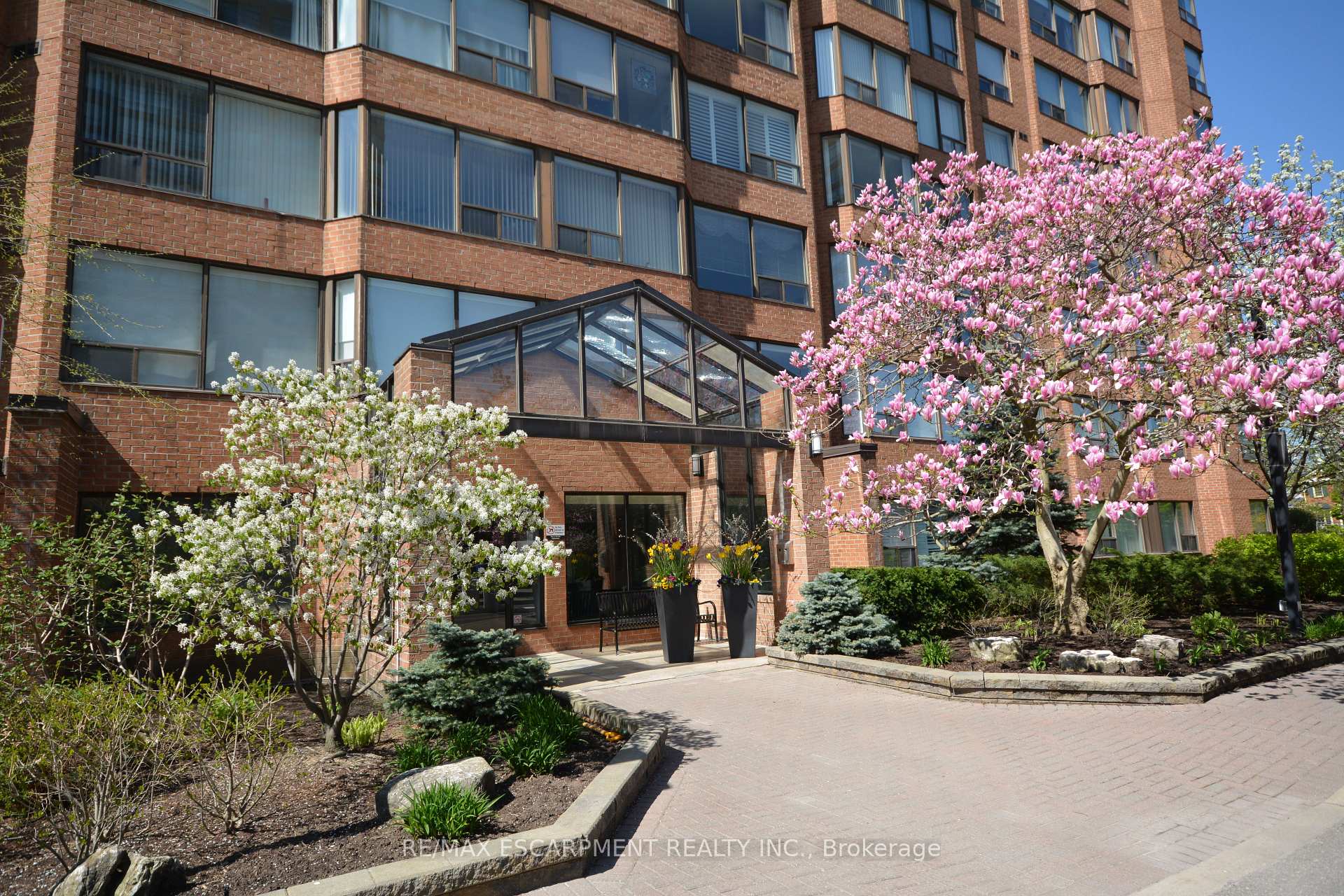 Photo 2 of Unit 103, 1270 Maple Crossing Boulevard E, Burlington, Brant — HOMEH