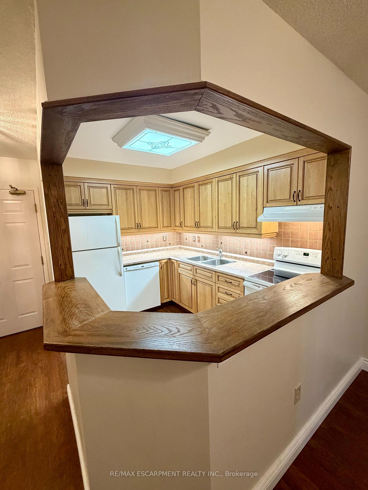 Photo 5 of Unit 103, 1270 Maple Crossing Boulevard E, Burlington, Brant — HOMEH