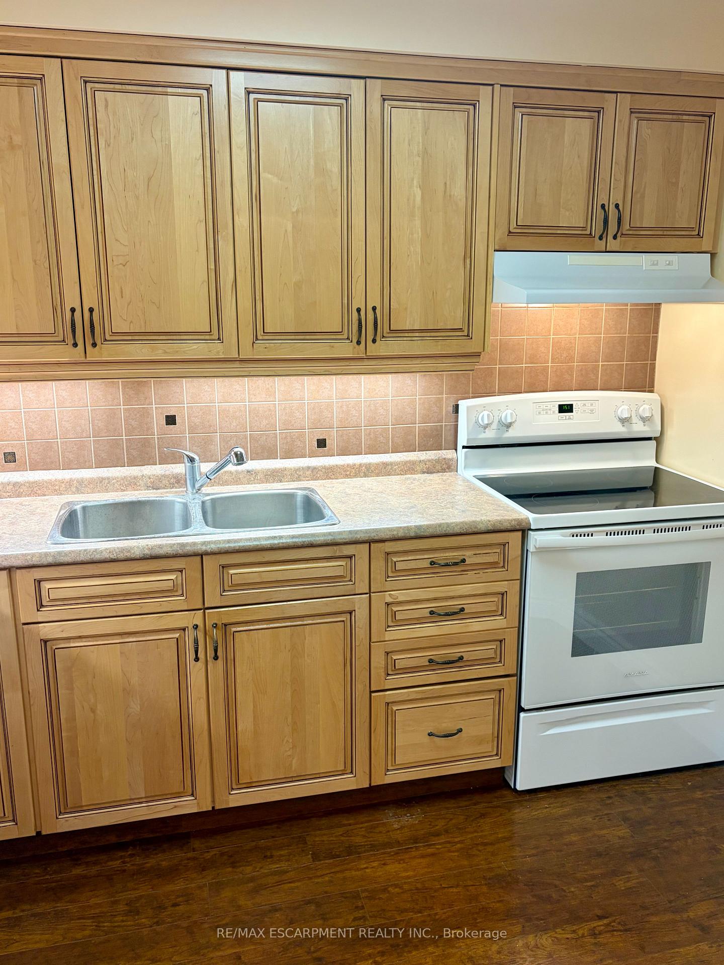 Photo 8 of Unit 103, 1270 Maple Crossing Boulevard E, Burlington, Brant — HOMEH