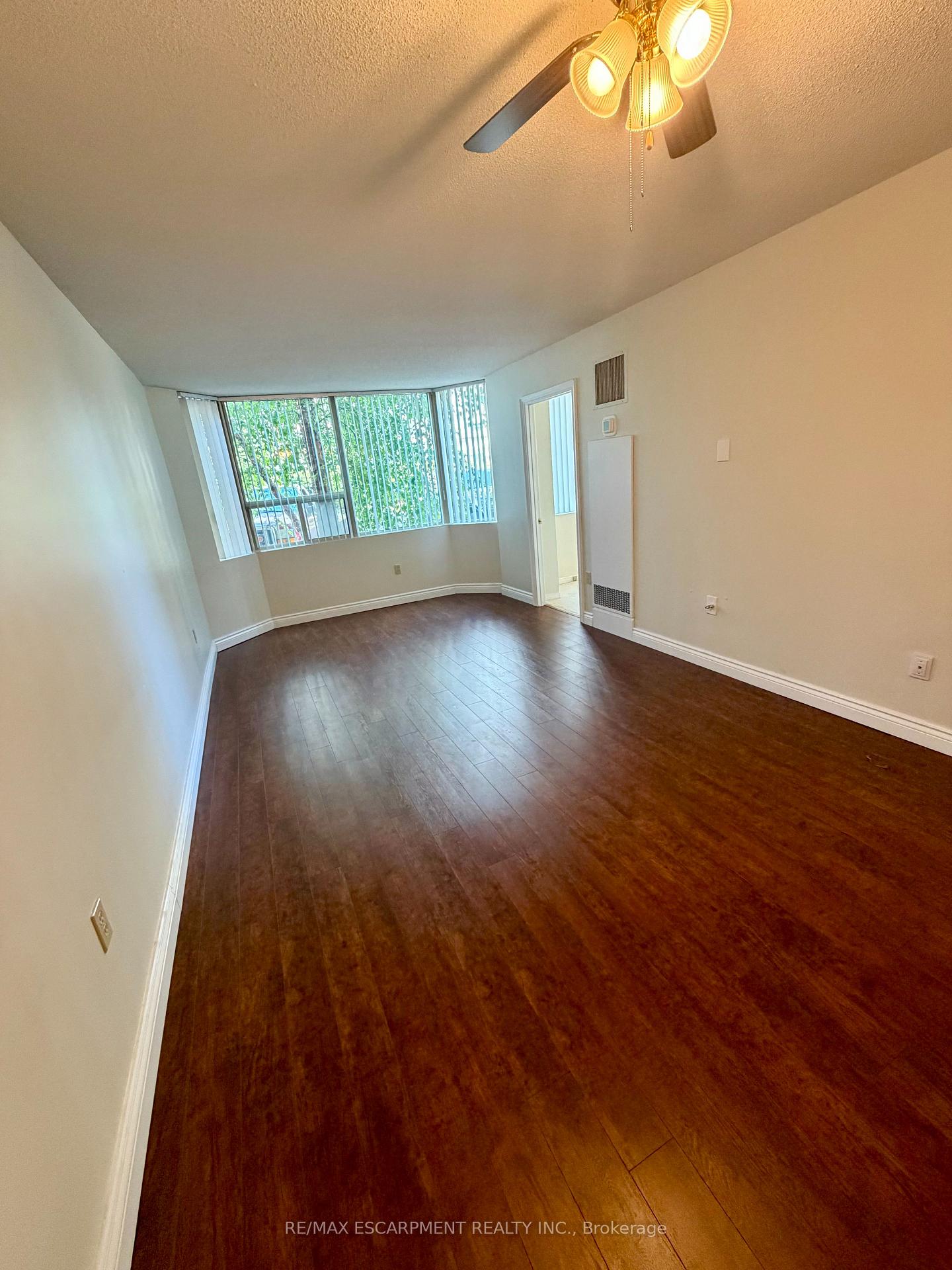 Photo 11 of Unit 103, 1270 Maple Crossing Boulevard E, Burlington, Brant — HOMEH