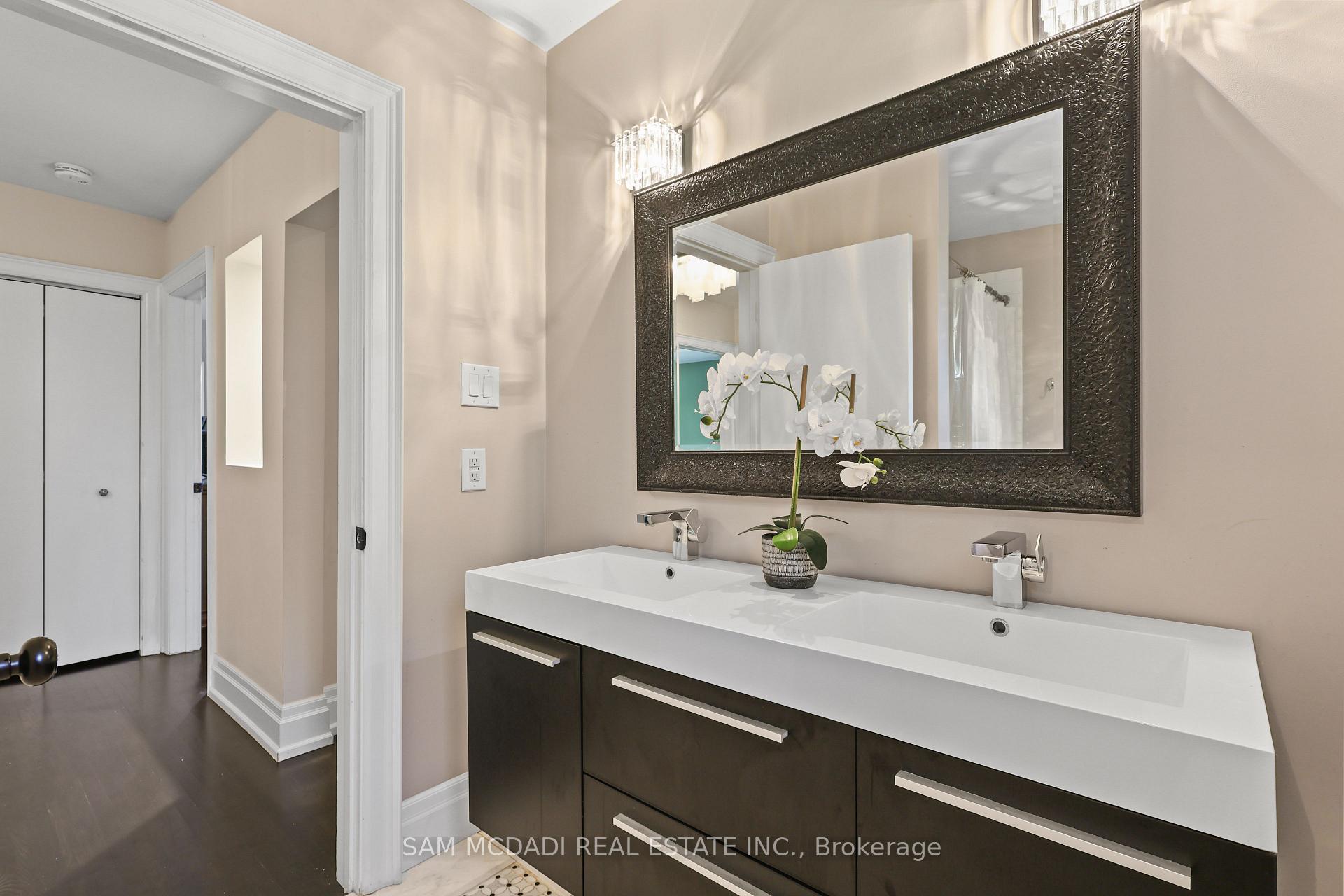 Photo 17 of 1449 Truscott Drive, Mississauga, Lorne Park — HOMEH