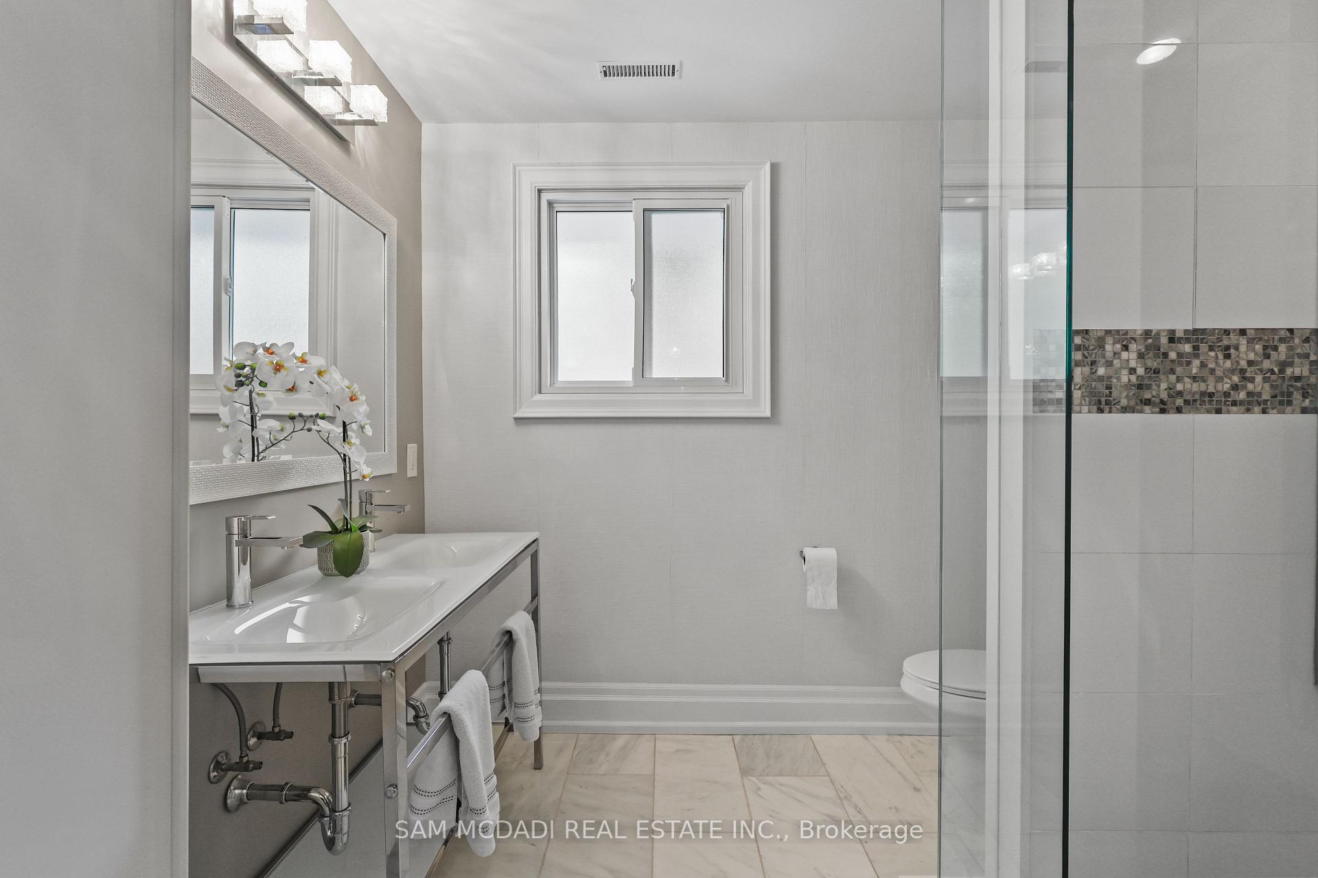 Photo 24 of 1449 Truscott Drive, Mississauga, Lorne Park — HOMEH