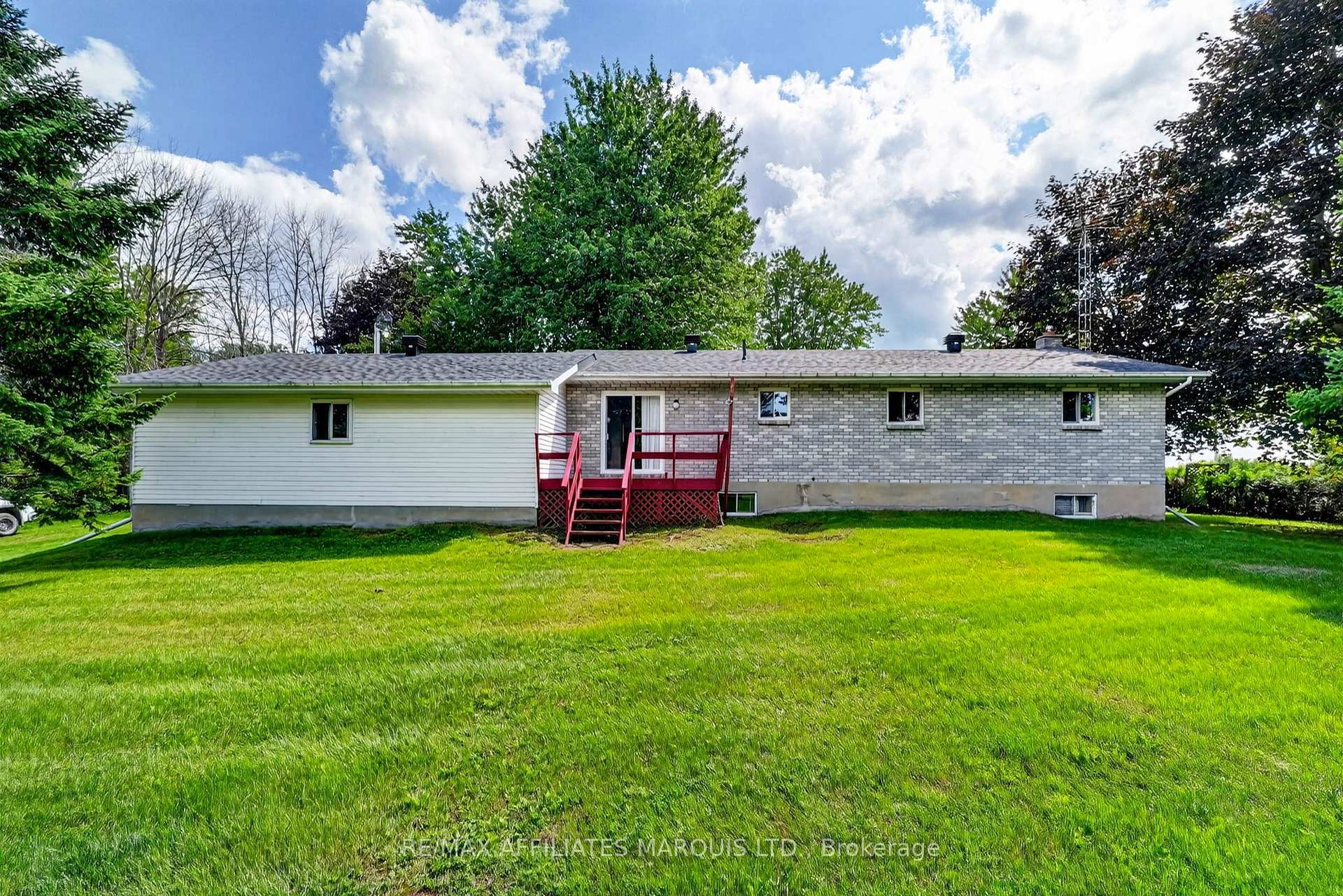 Photo 6 of 19485 Glen Road, South Glengarry, South Glengarry (Charlottenburgh) Twp — HOMEH