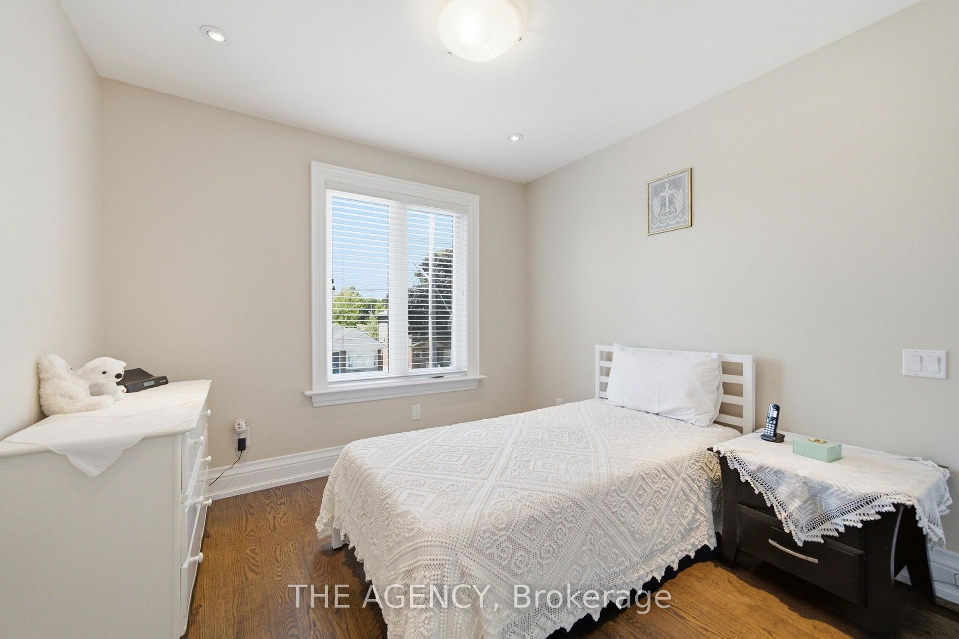 Photo 21 of 11 Northbrook Road, Toronto, East York — HOMEH