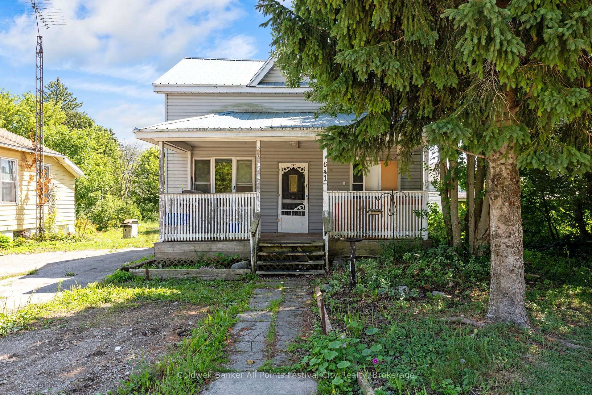 Front of 641 Havelock Street