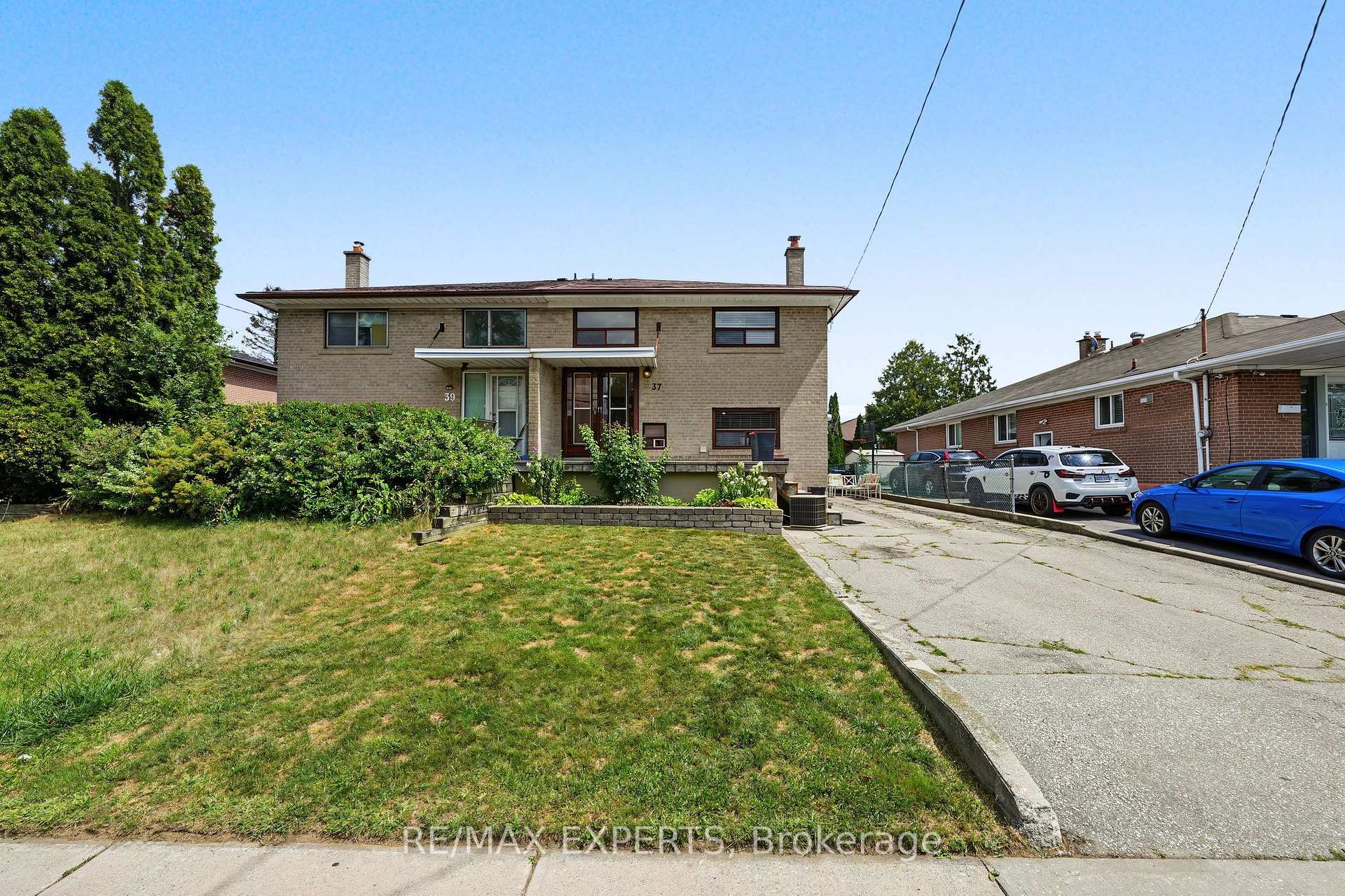 Photo 2 of 37 Saint Lucie Drive, North York, Humbermede — HOMEH