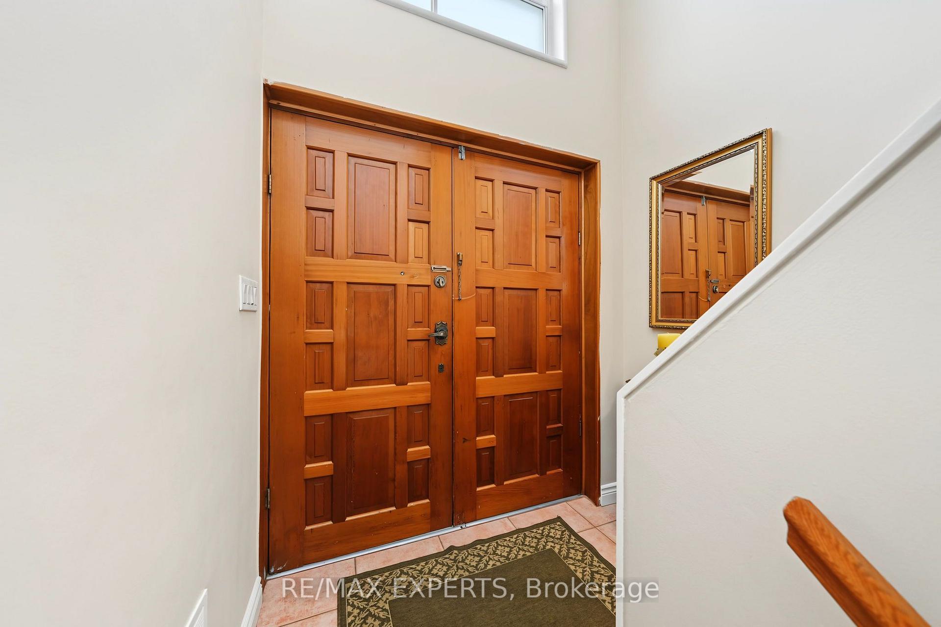 Photo 4 of 37 Saint Lucie Drive, North York, Humbermede — HOMEH