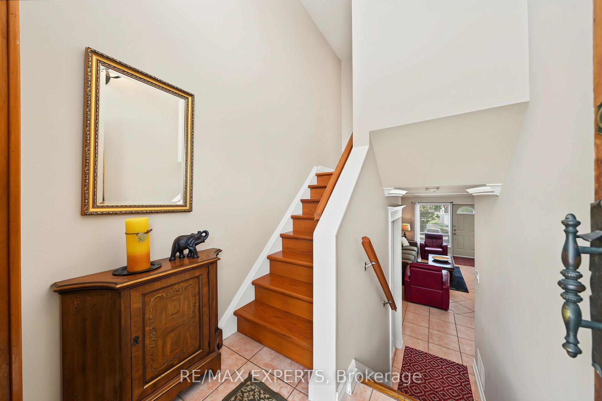 Photo 5 of 37 Saint Lucie Drive, North York, Humbermede — HOMEH