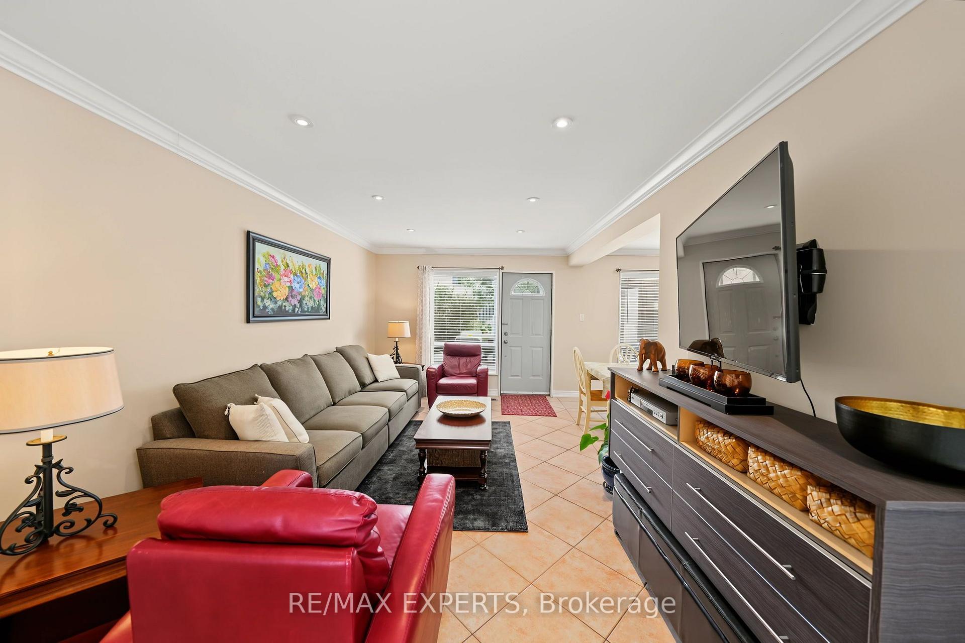 Photo 7 of 37 Saint Lucie Drive, North York, Humbermede — HOMEH