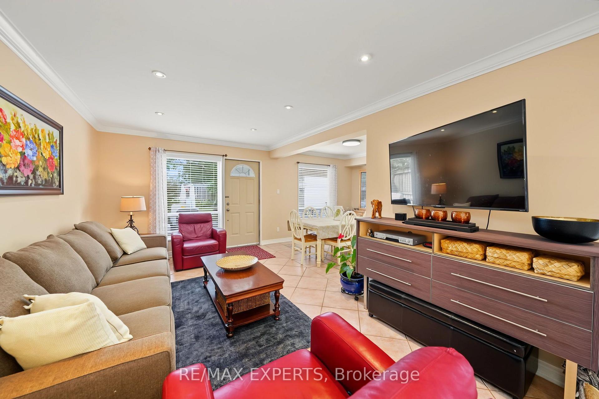Photo 8 of 37 Saint Lucie Drive, North York, Humbermede — HOMEH
