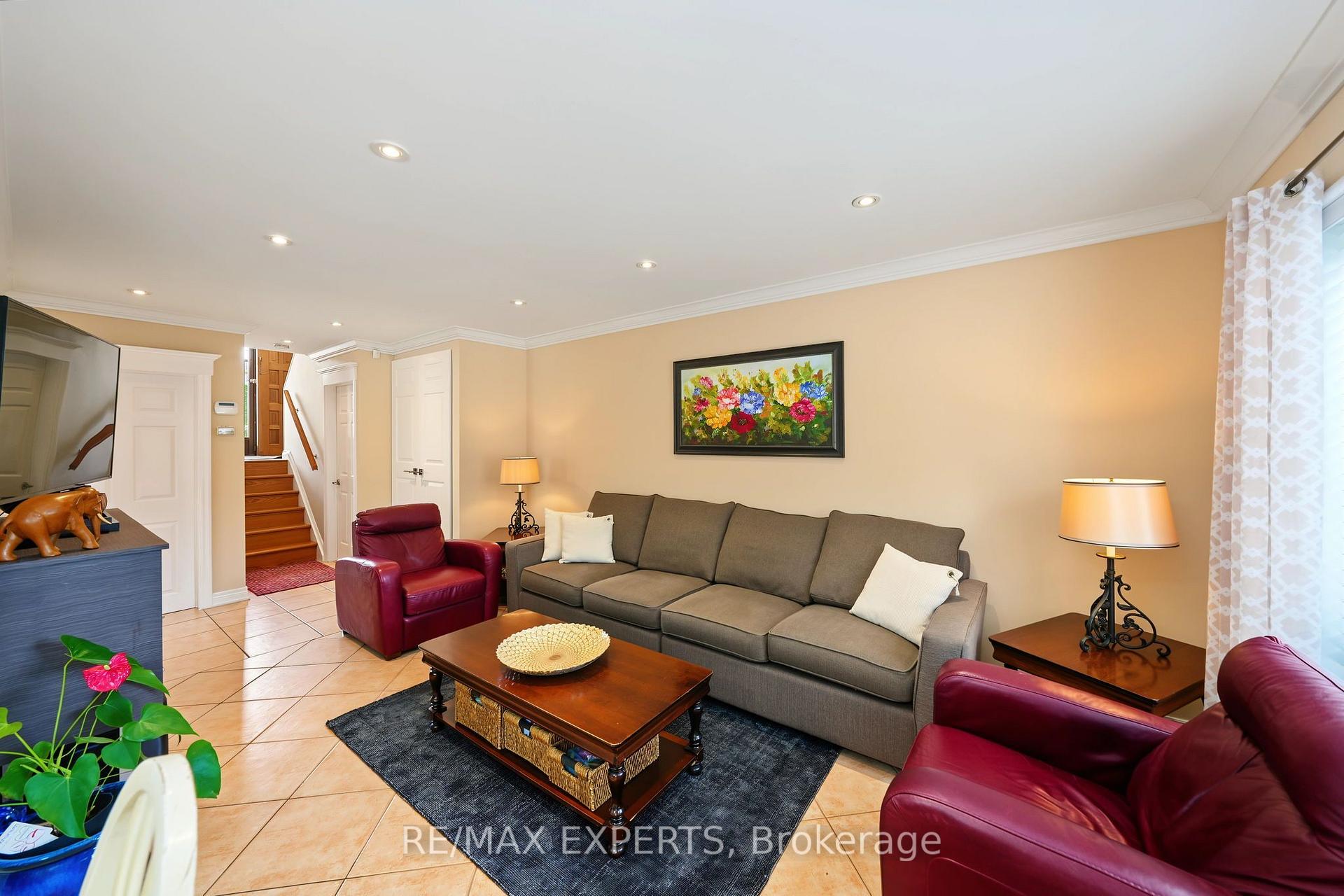 Photo 9 of 37 Saint Lucie Drive, North York, Humbermede — HOMEH