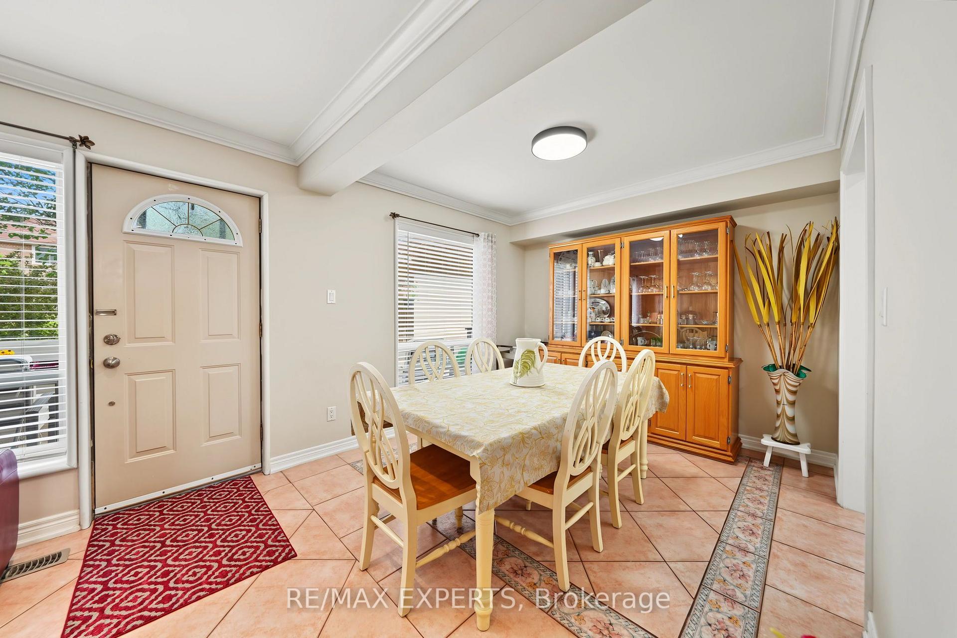 Photo 11 of 37 Saint Lucie Drive, North York, Humbermede — HOMEH
