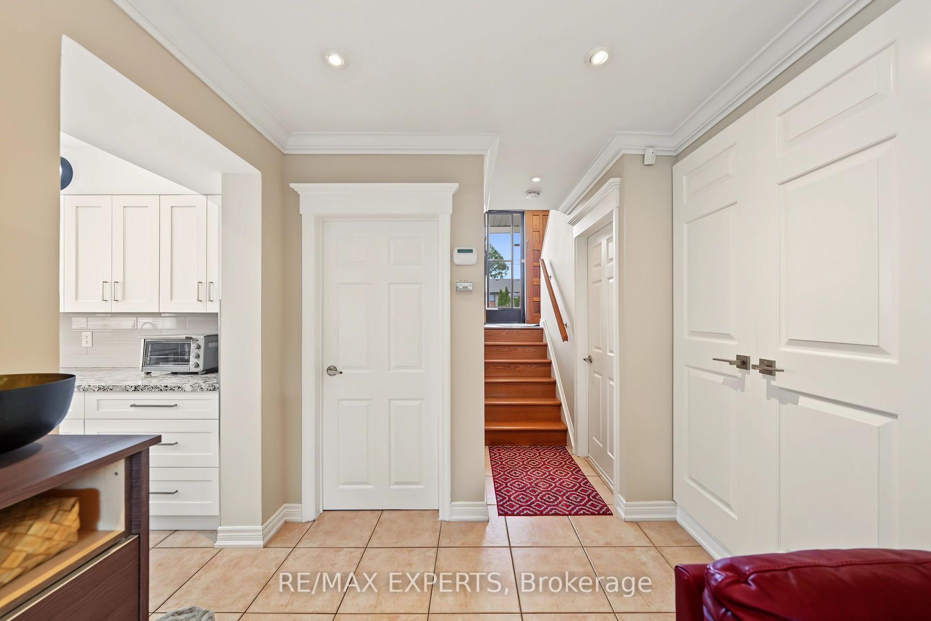 Photo 12 of 37 Saint Lucie Drive, North York, Humbermede — HOMEH