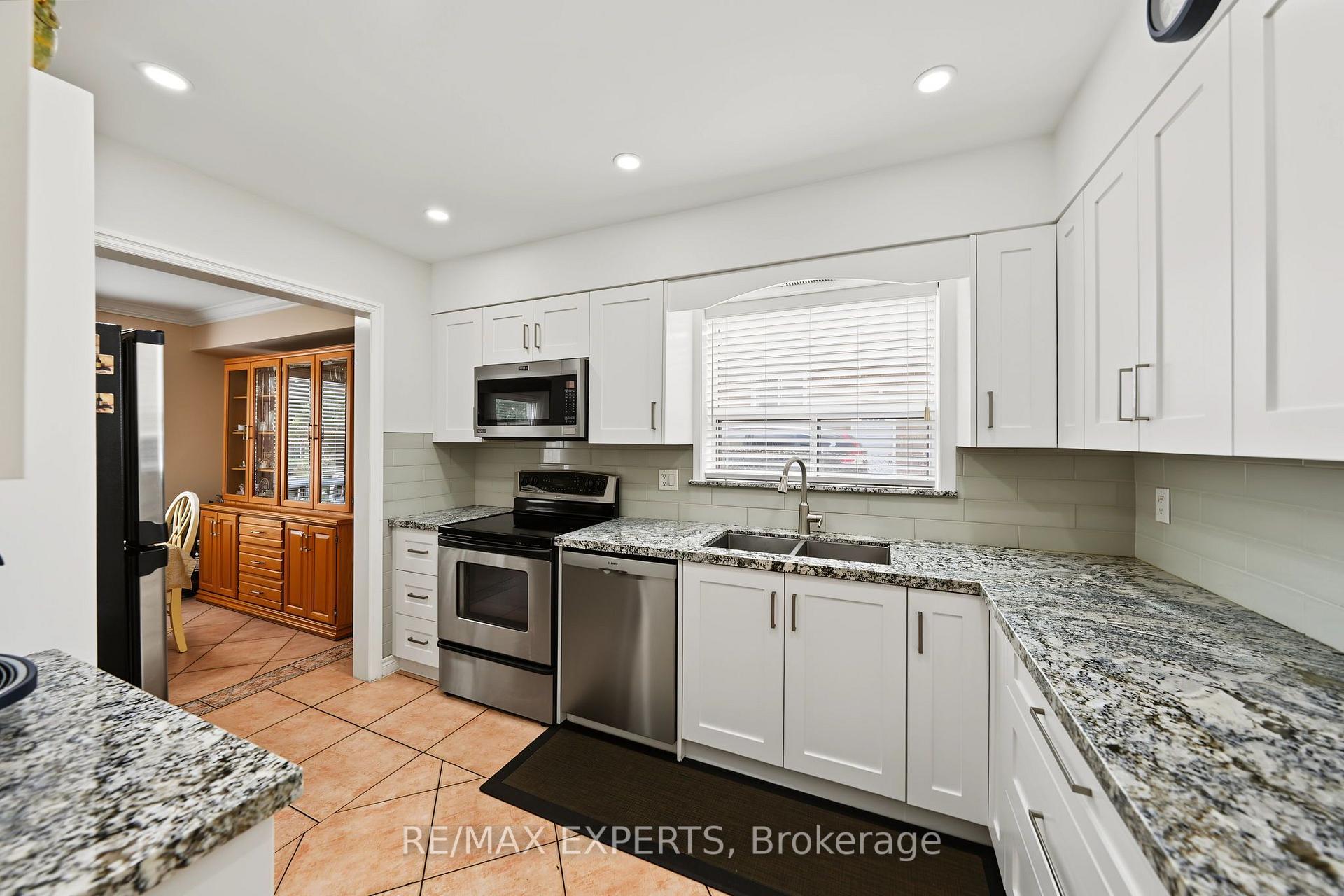 Photo 13 of 37 Saint Lucie Drive, North York, Humbermede — HOMEH