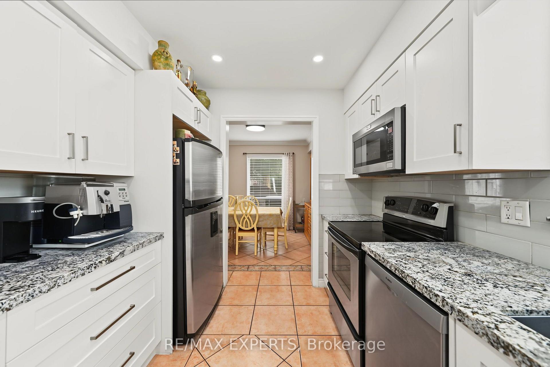 Photo 15 of 37 Saint Lucie Drive, North York, Humbermede — HOMEH