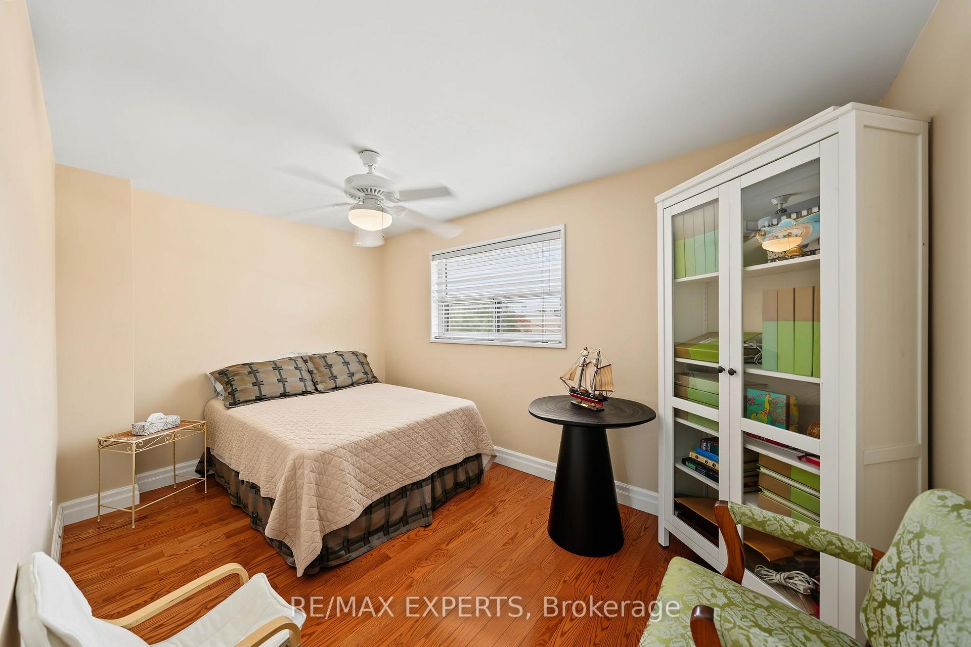 Photo 18 of 37 Saint Lucie Drive, North York, Humbermede — HOMEH