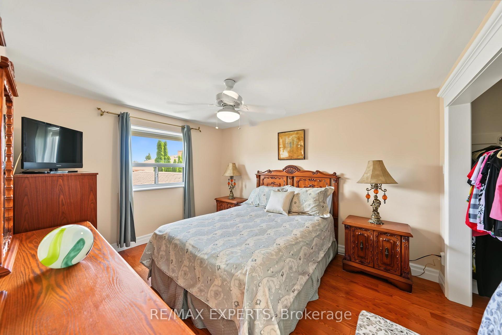Photo 22 of 37 Saint Lucie Drive, North York, Humbermede — HOMEH