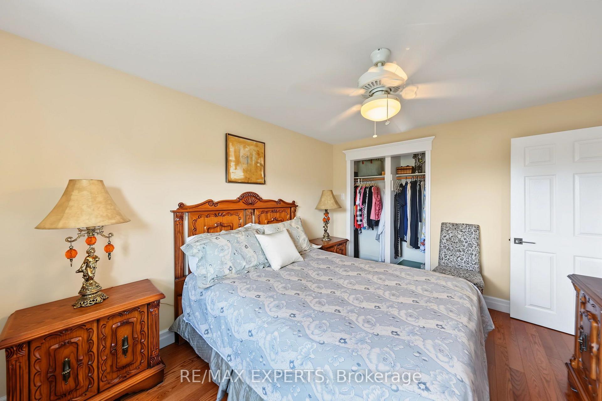 Photo 24 of 37 Saint Lucie Drive, North York, Humbermede — HOMEH