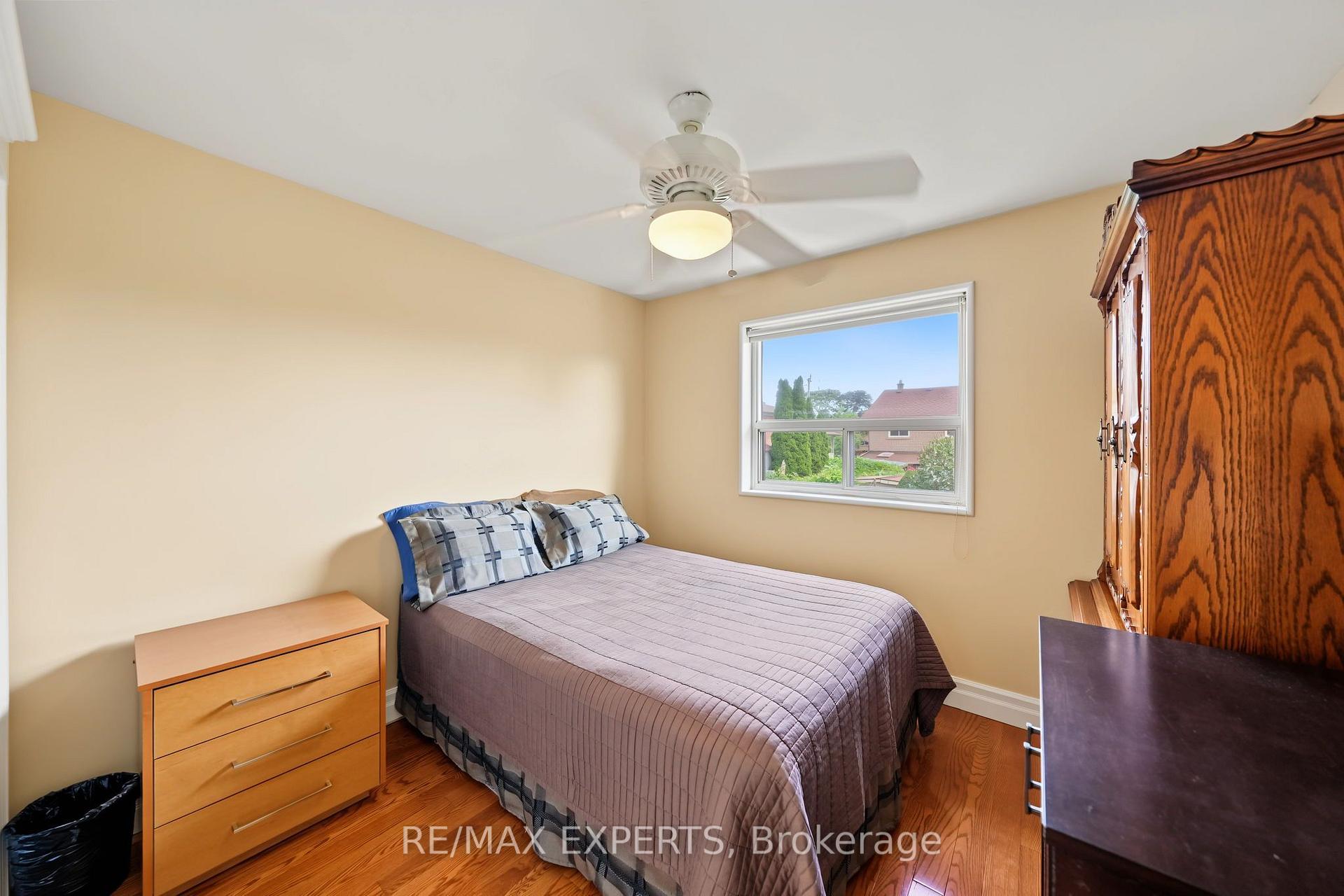 Photo 26 of 37 Saint Lucie Drive, North York, Humbermede — HOMEH