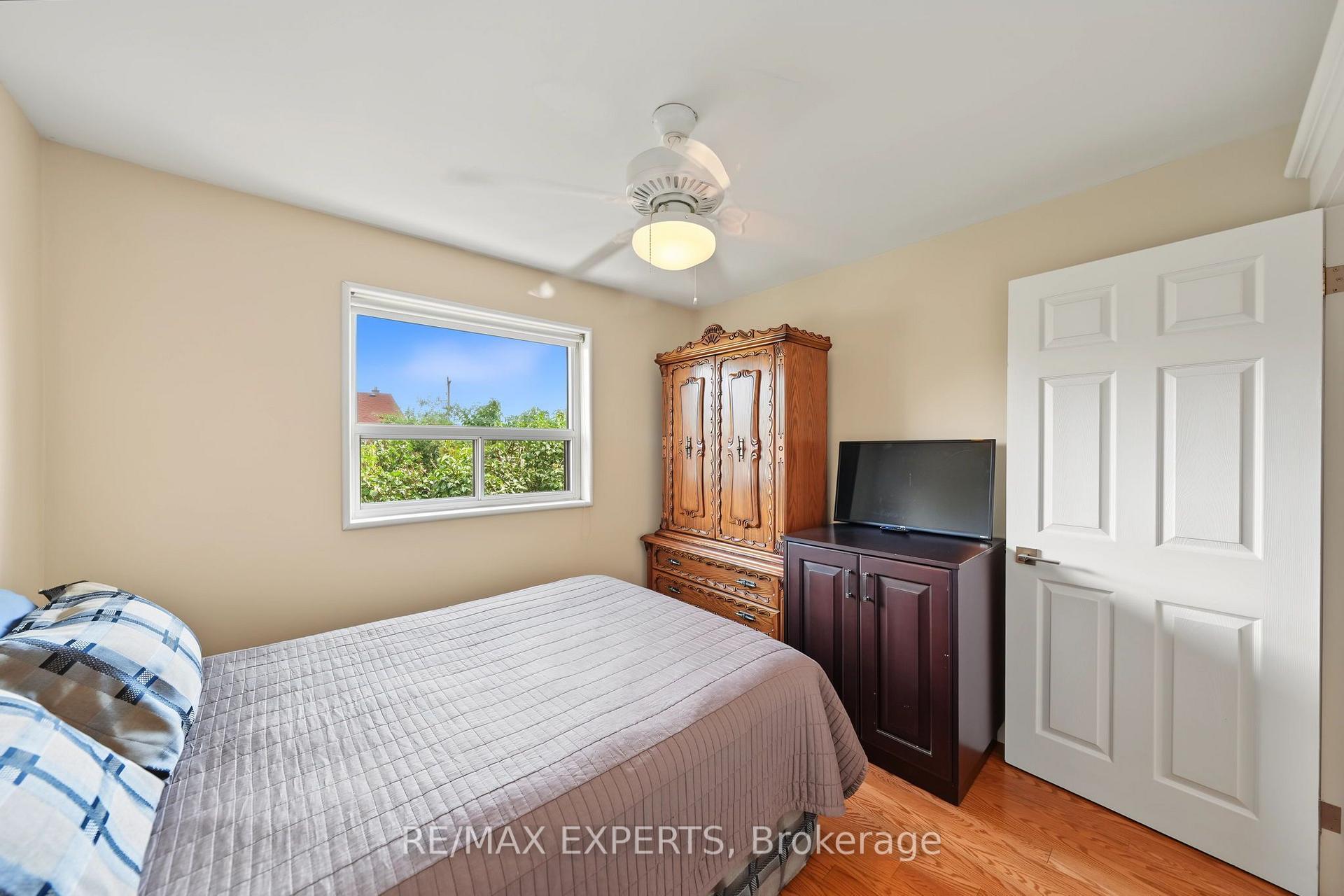 Photo 27 of 37 Saint Lucie Drive, North York, Humbermede — HOMEH
