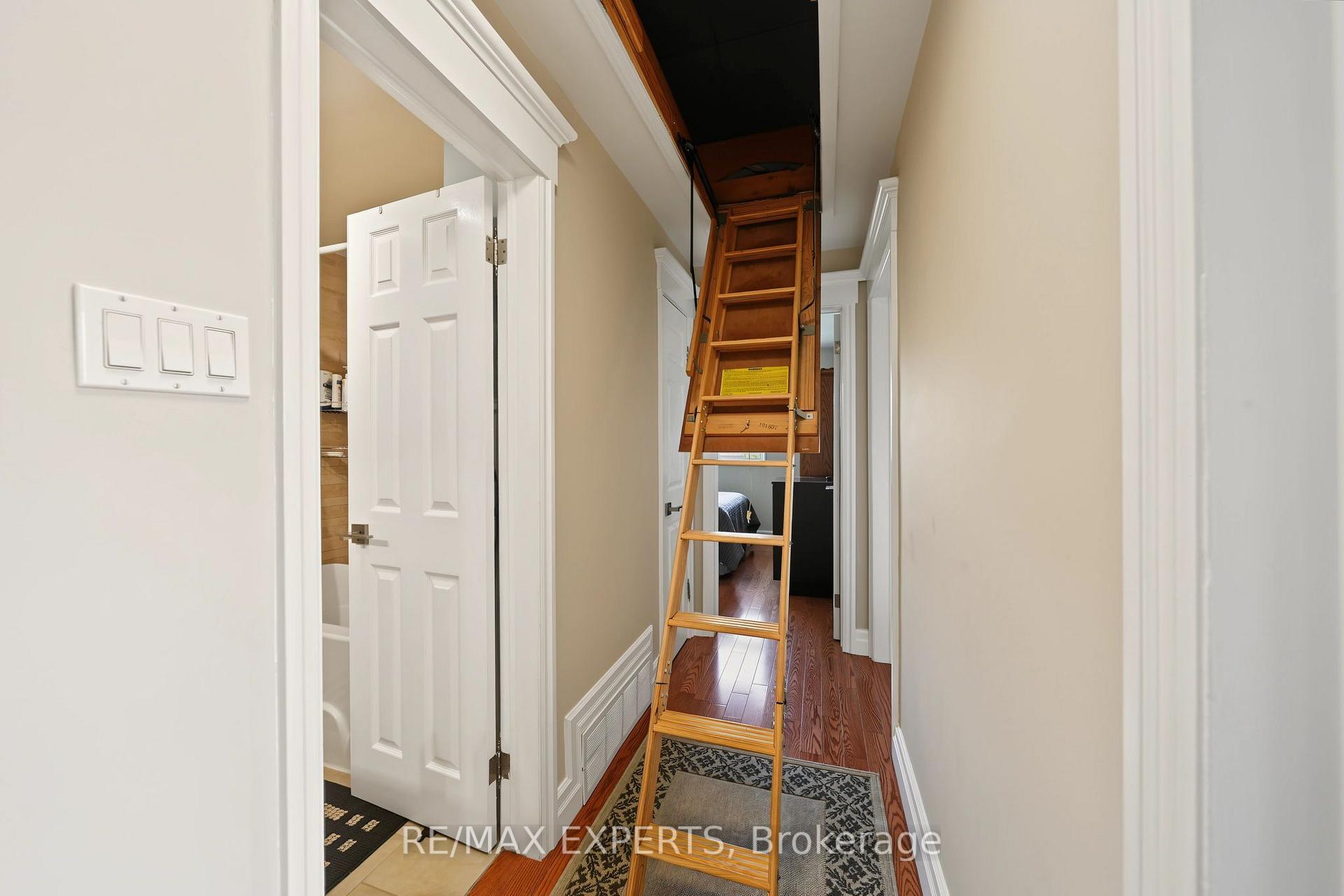 Photo 29 of 37 Saint Lucie Drive, North York, Humbermede — HOMEH
