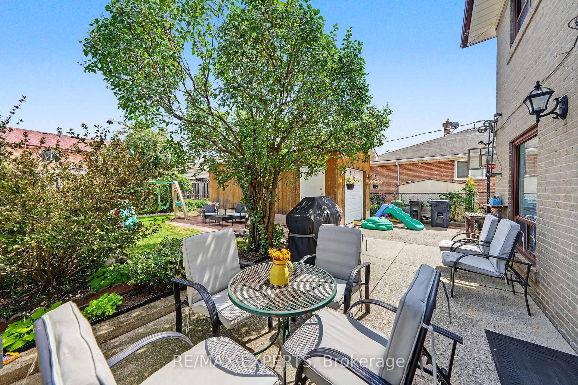 Photo 30 of 37 Saint Lucie Drive, North York, Humbermede — HOMEH