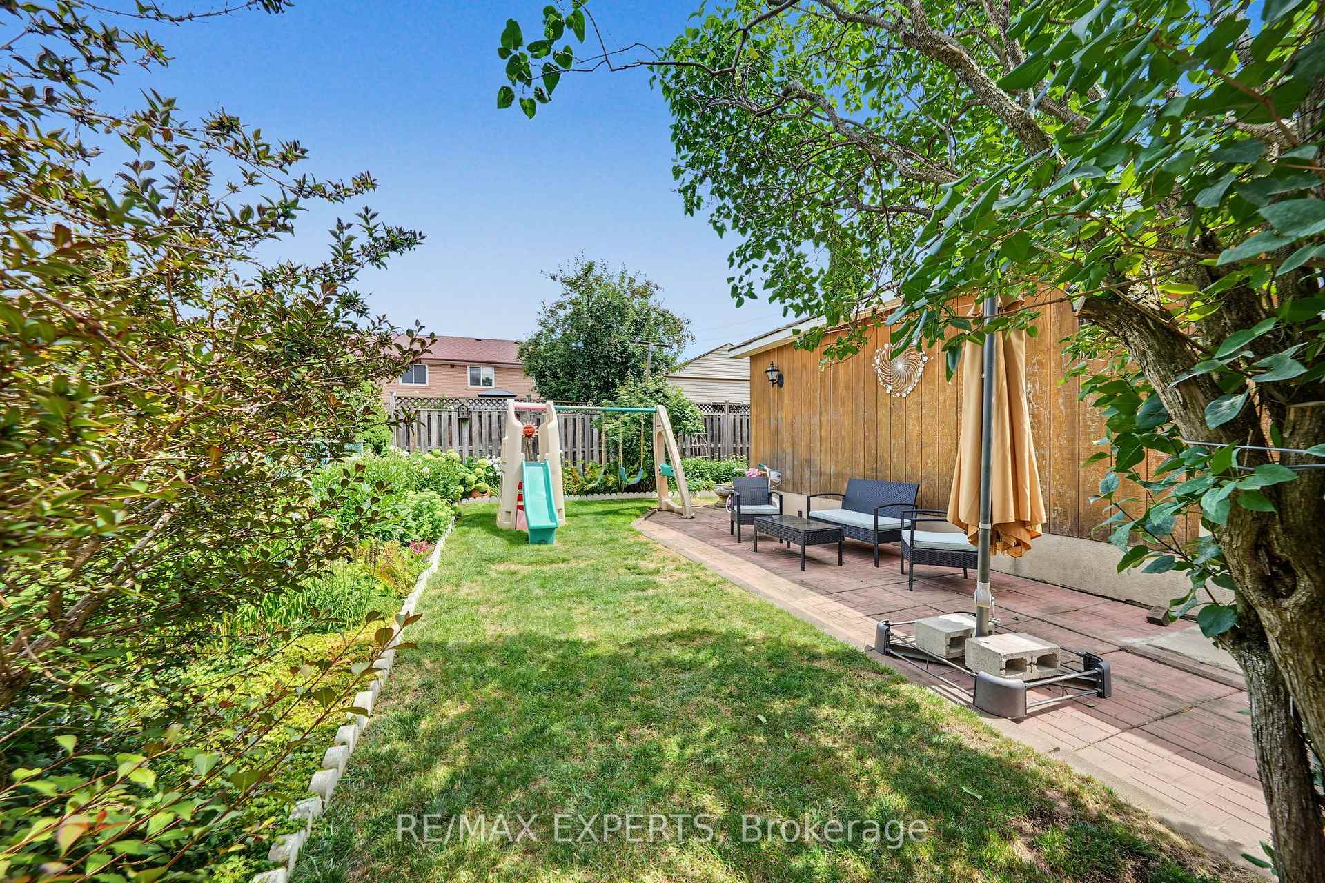 Photo 32 of 37 Saint Lucie Drive, North York, Humbermede — HOMEH