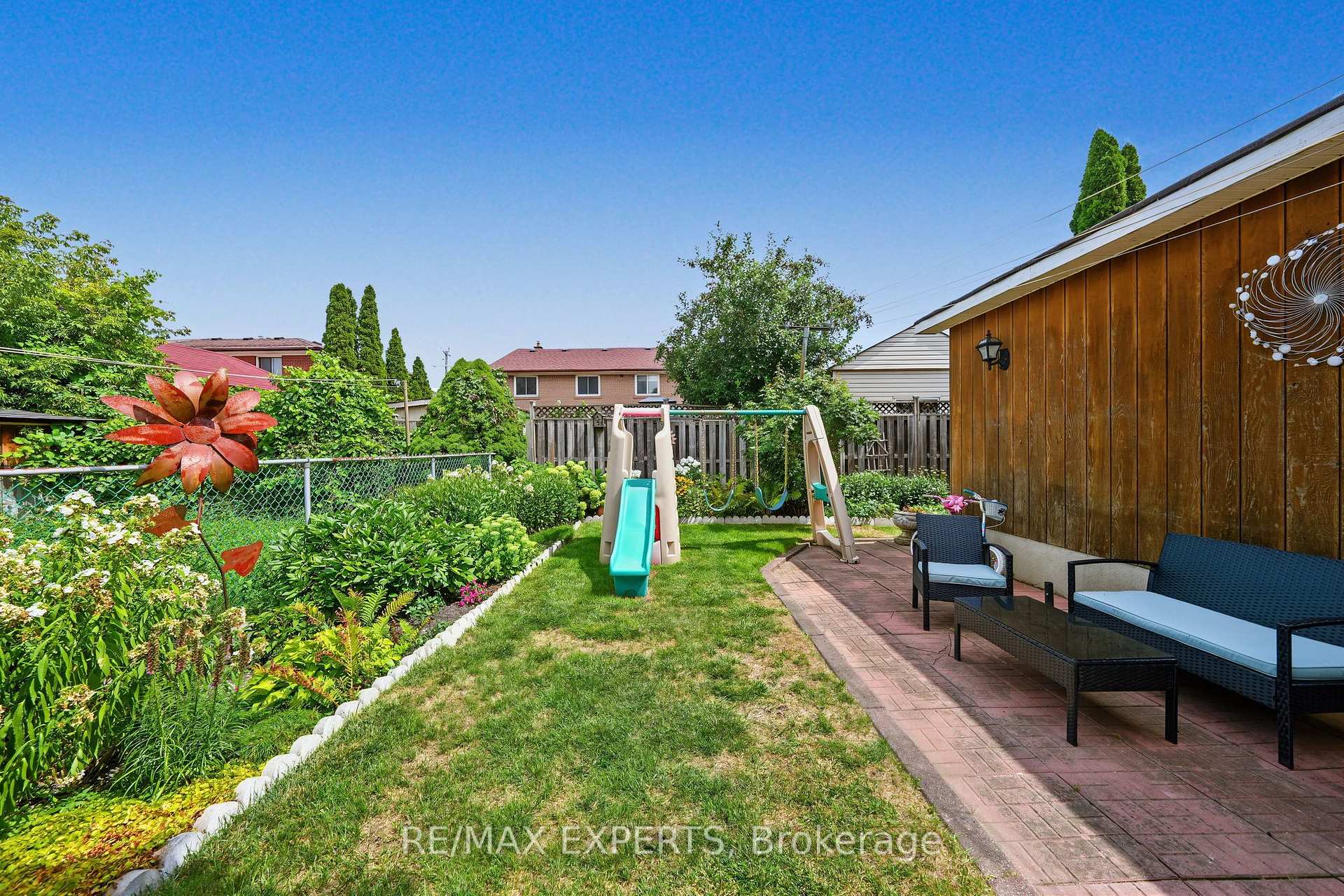 Photo 33 of 37 Saint Lucie Drive, North York, Humbermede — HOMEH