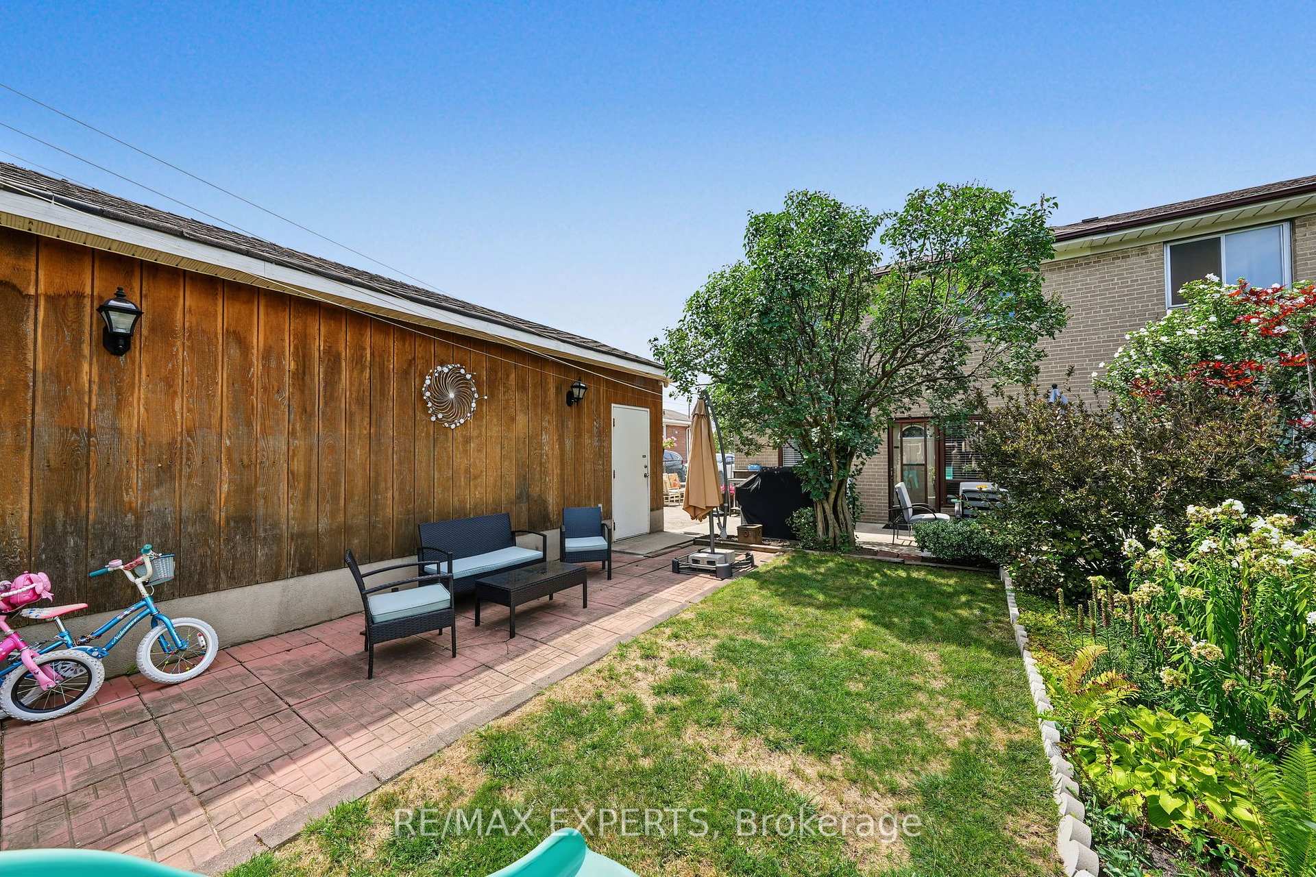 Photo 34 of 37 Saint Lucie Drive, North York, Humbermede — HOMEH