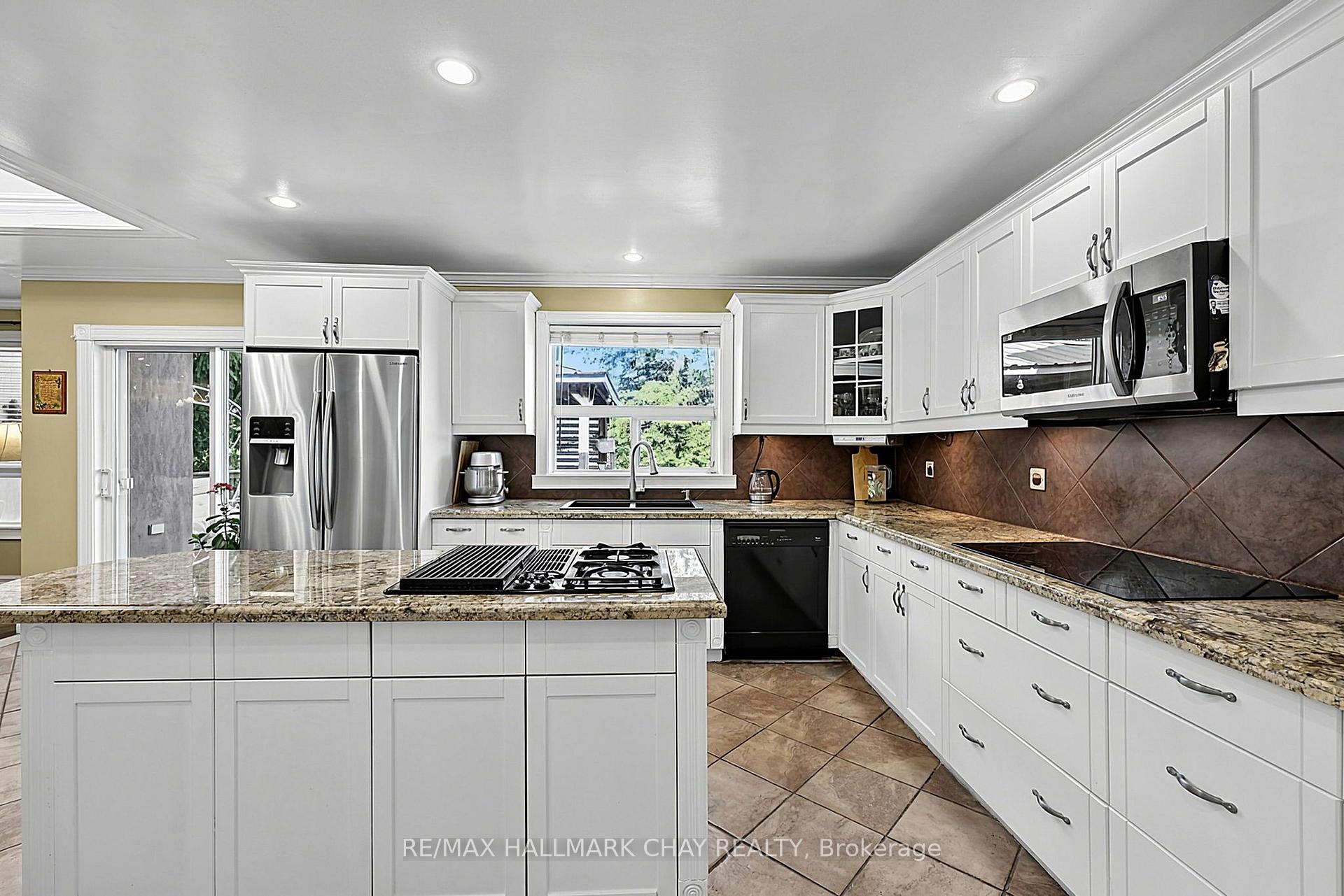 Photo 12 of 31 Hillside Drive, Georgian Bay, Baxter — HOMEH