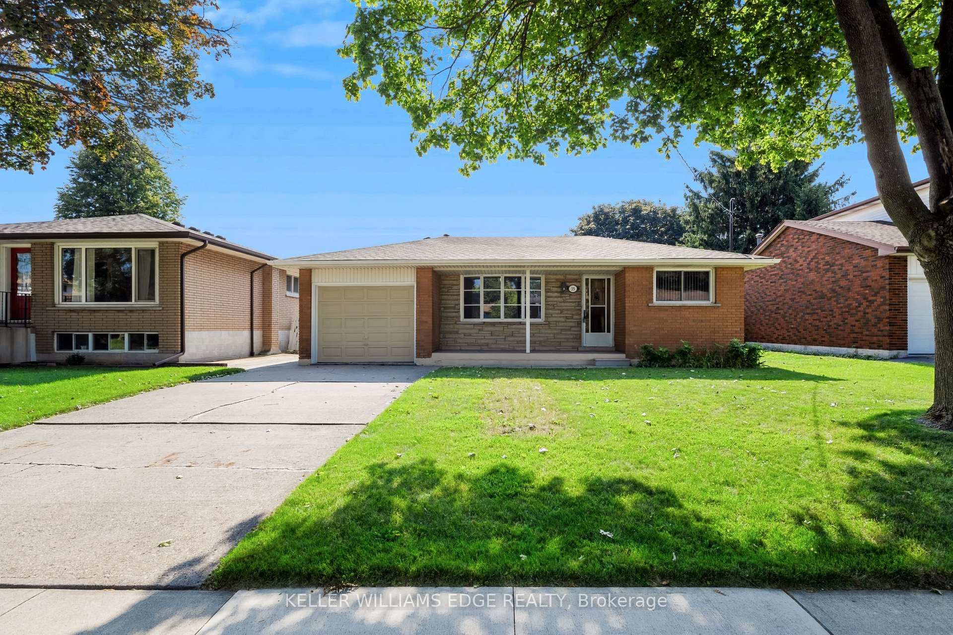 Photo 2 of 35 Burrwood Drive, Hamilton, Rolston — HOMEH