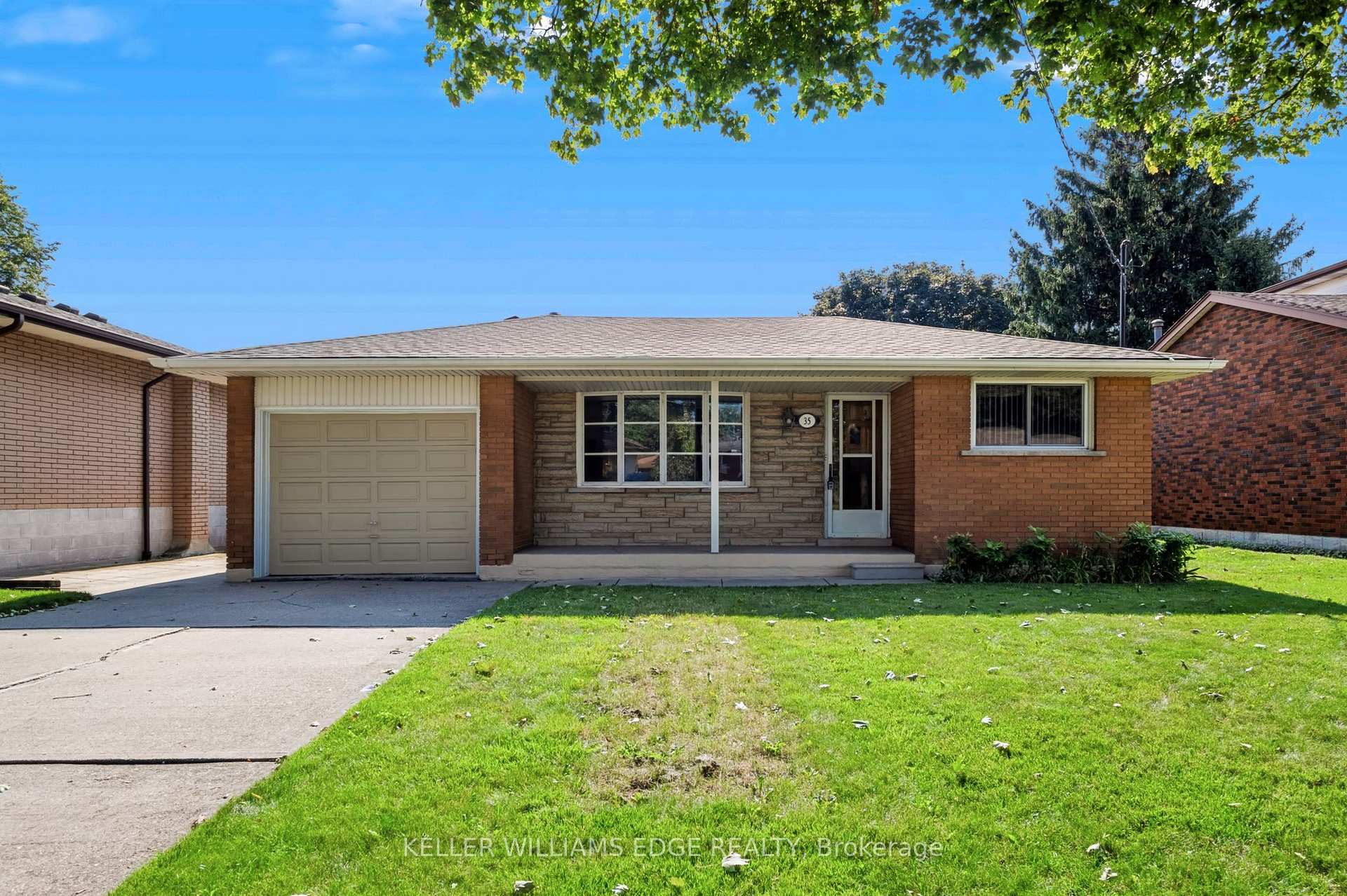 Photo 3 of 35 Burrwood Drive, Hamilton, Rolston — HOMEH