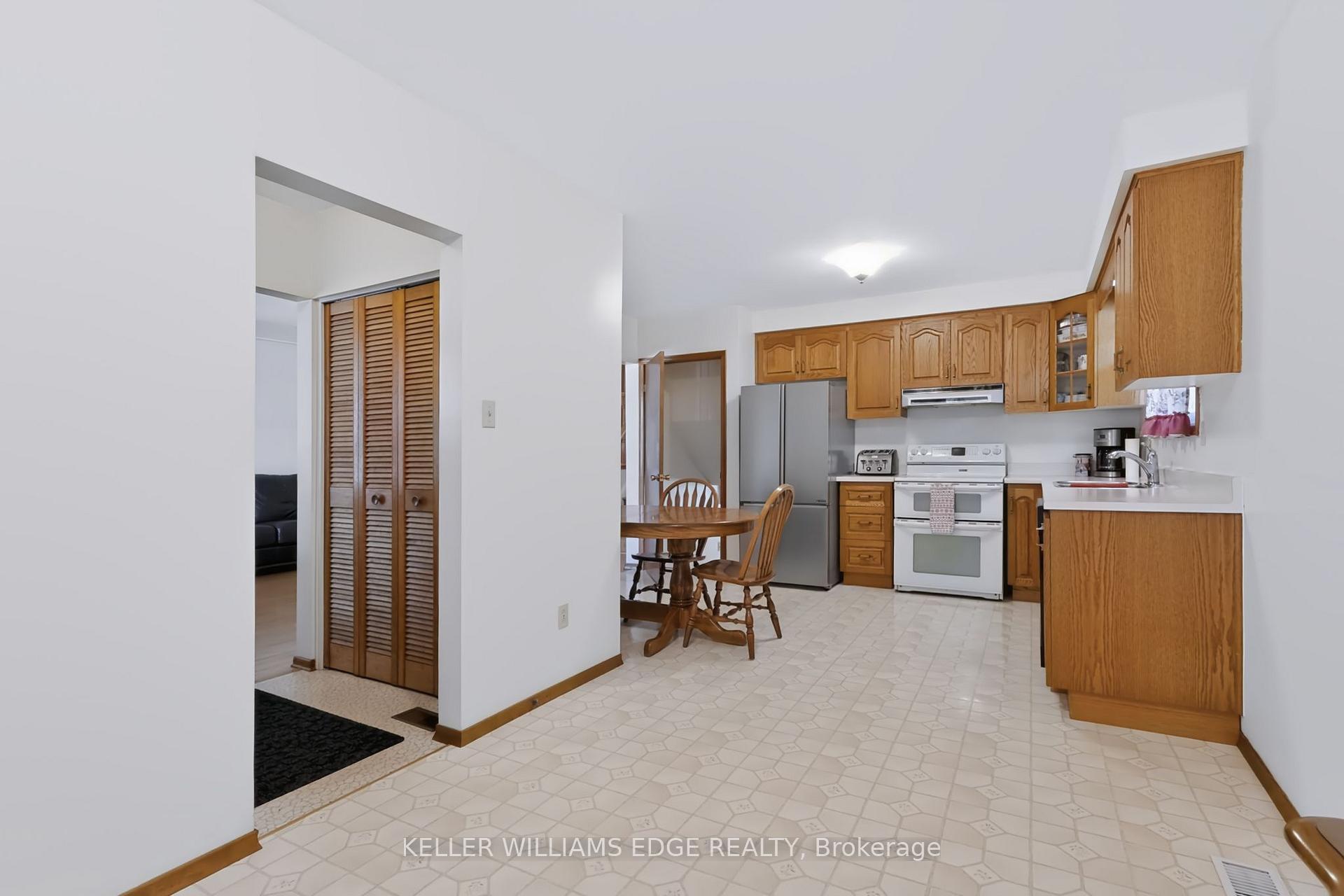 Photo 10 of 35 Burrwood Drive, Hamilton, Rolston — HOMEH